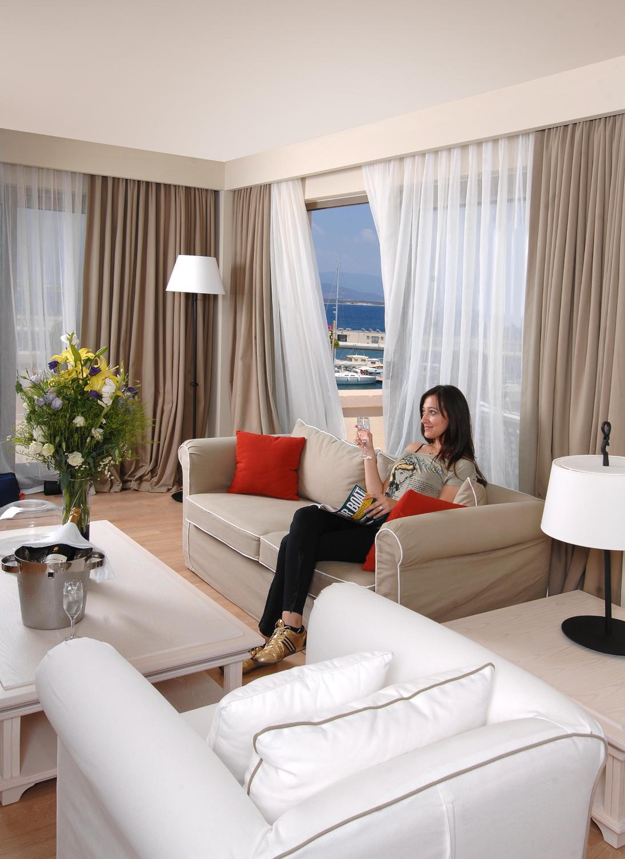 Yacht Club - Image 13