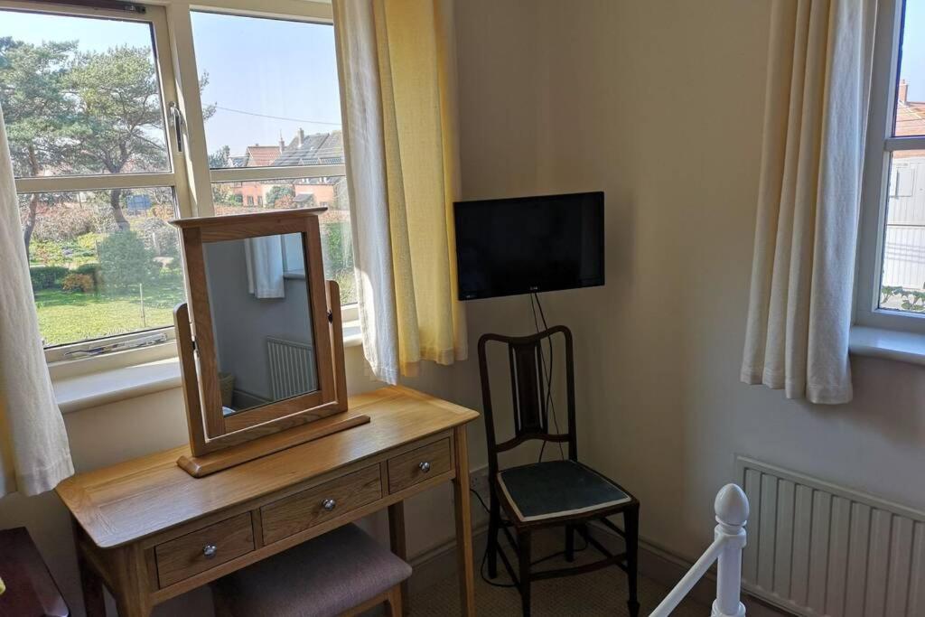 Blakeney Norfolk Bramble Lodge ***Self Catering*** view 2