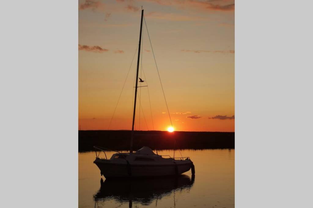 Blakeney Norfolk Bramble Lodge ***Self Catering*** view 3
