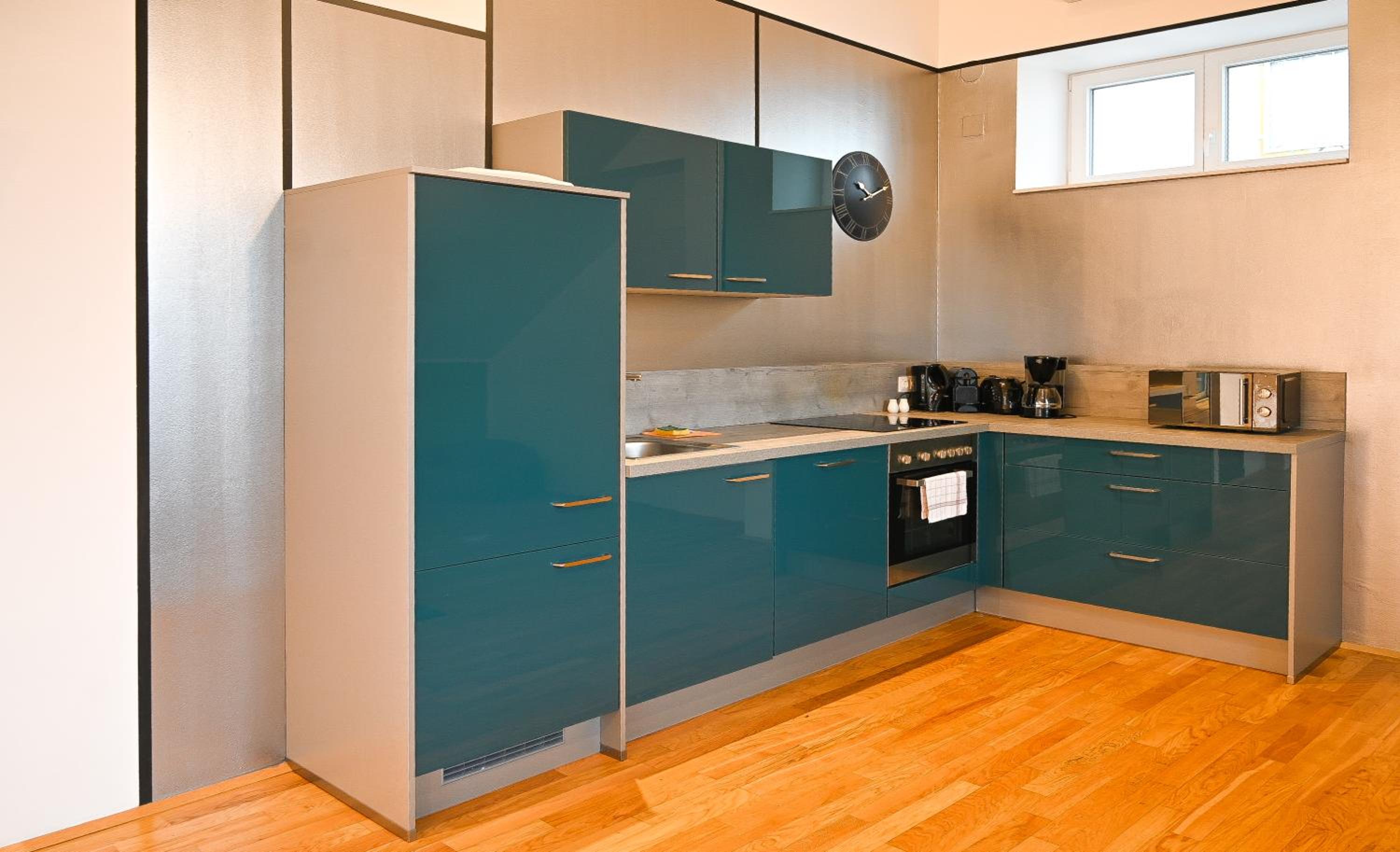 3BR Apartment with Balcony near Naschmarkt City Center