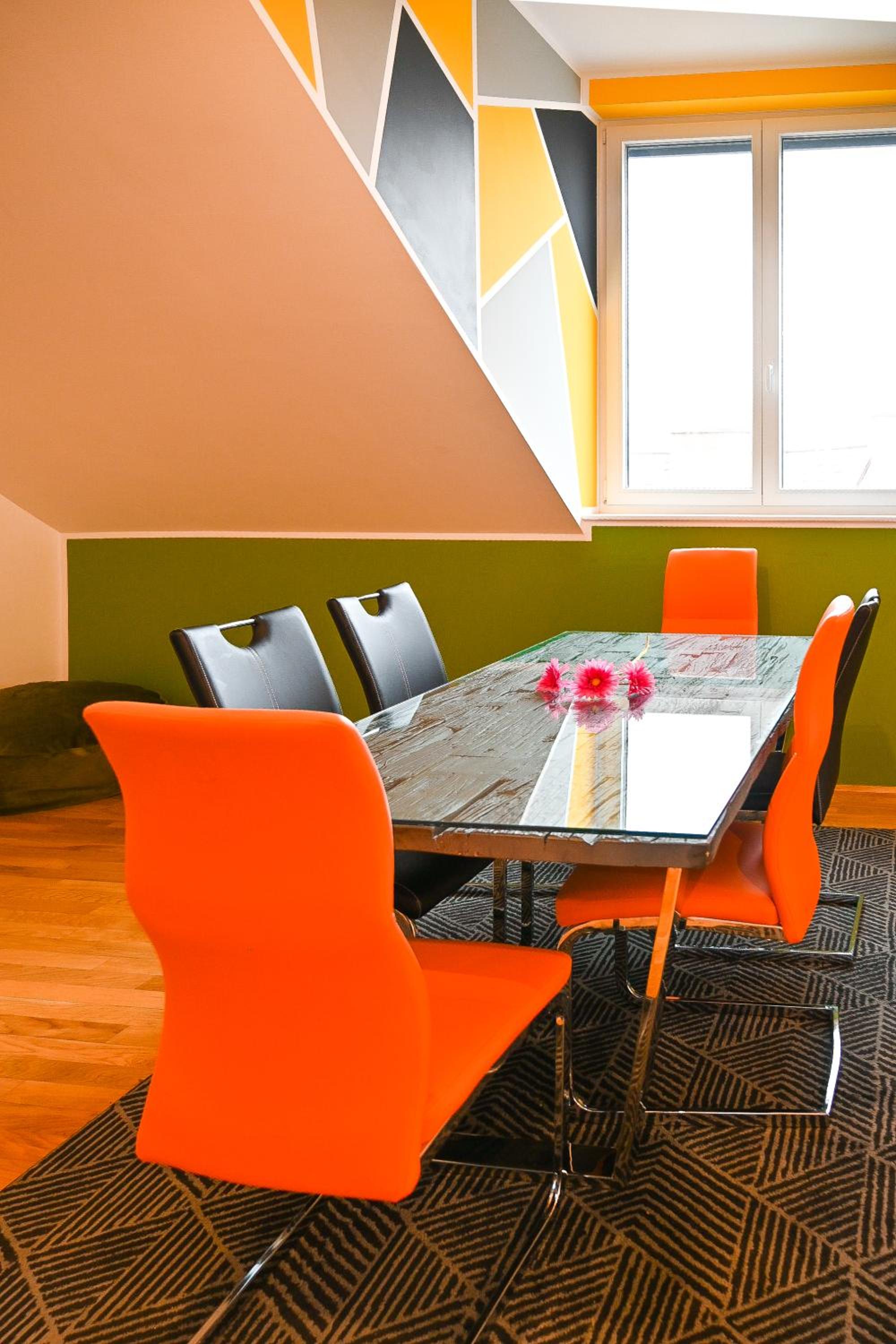 3BR Apartment with Balcony near Naschmarkt City Center