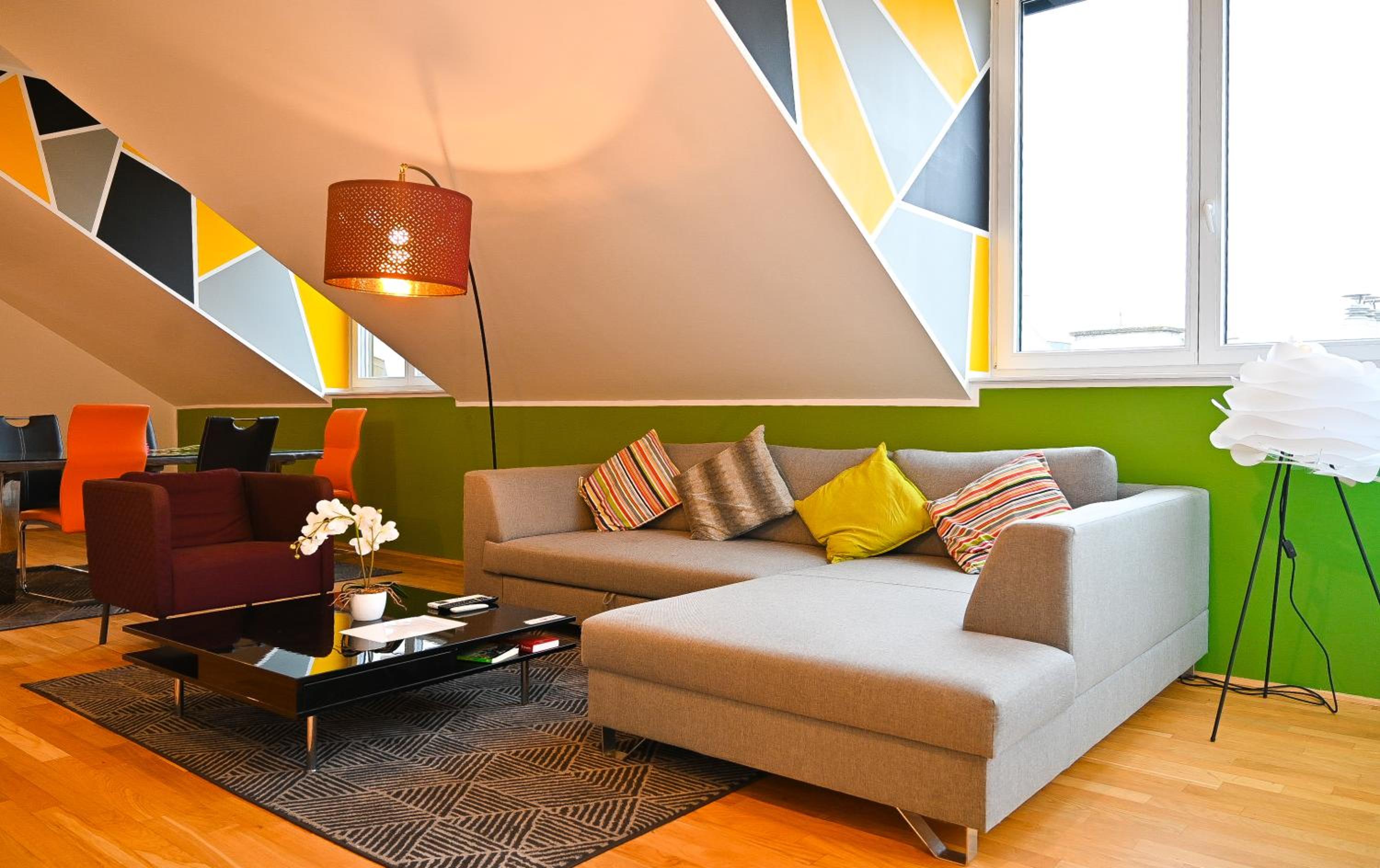 3BR Apartment with Balcony near Naschmarkt City Center