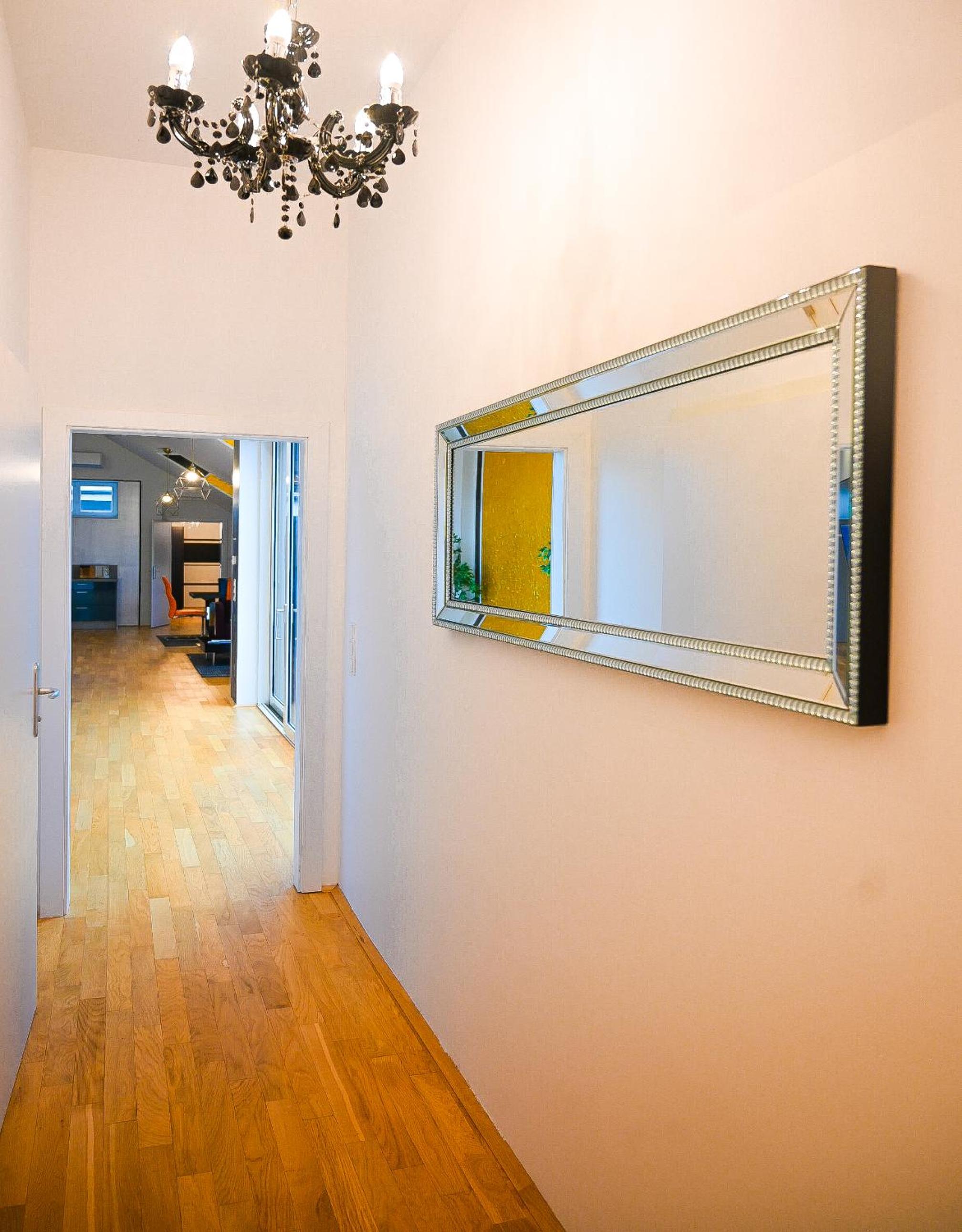 3BR Apartment with Balcony near Naschmarkt City Center
