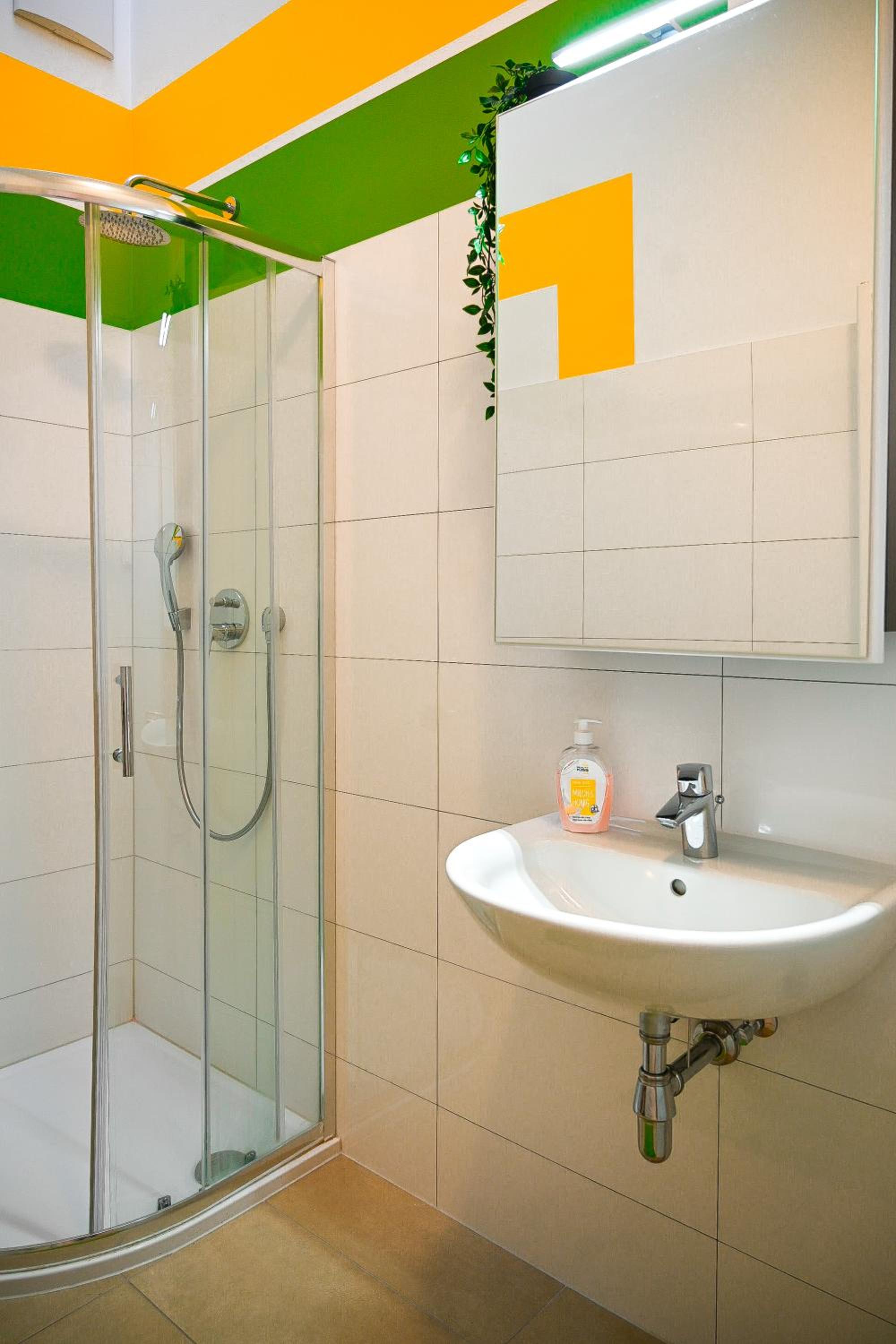 3BR Apartment with Balcony near Naschmarkt City Center