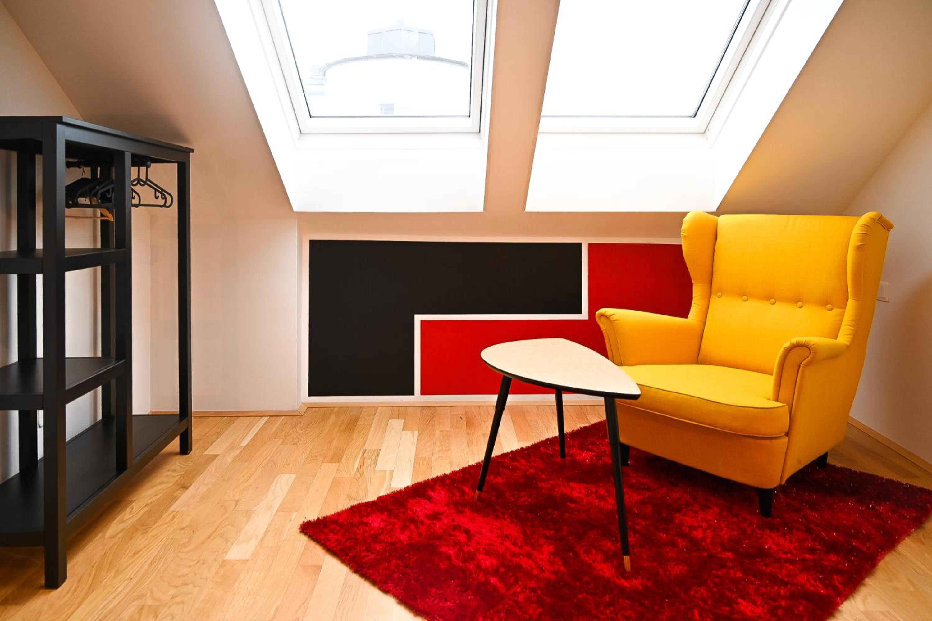 3BR Apartment with Balcony near Naschmarkt City Center