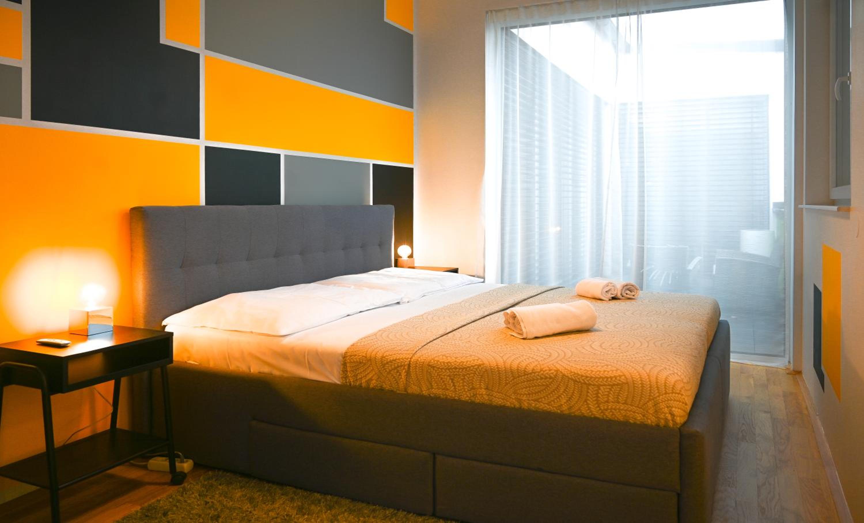 3BR Apartment with Balcony near Naschmarkt City Center
