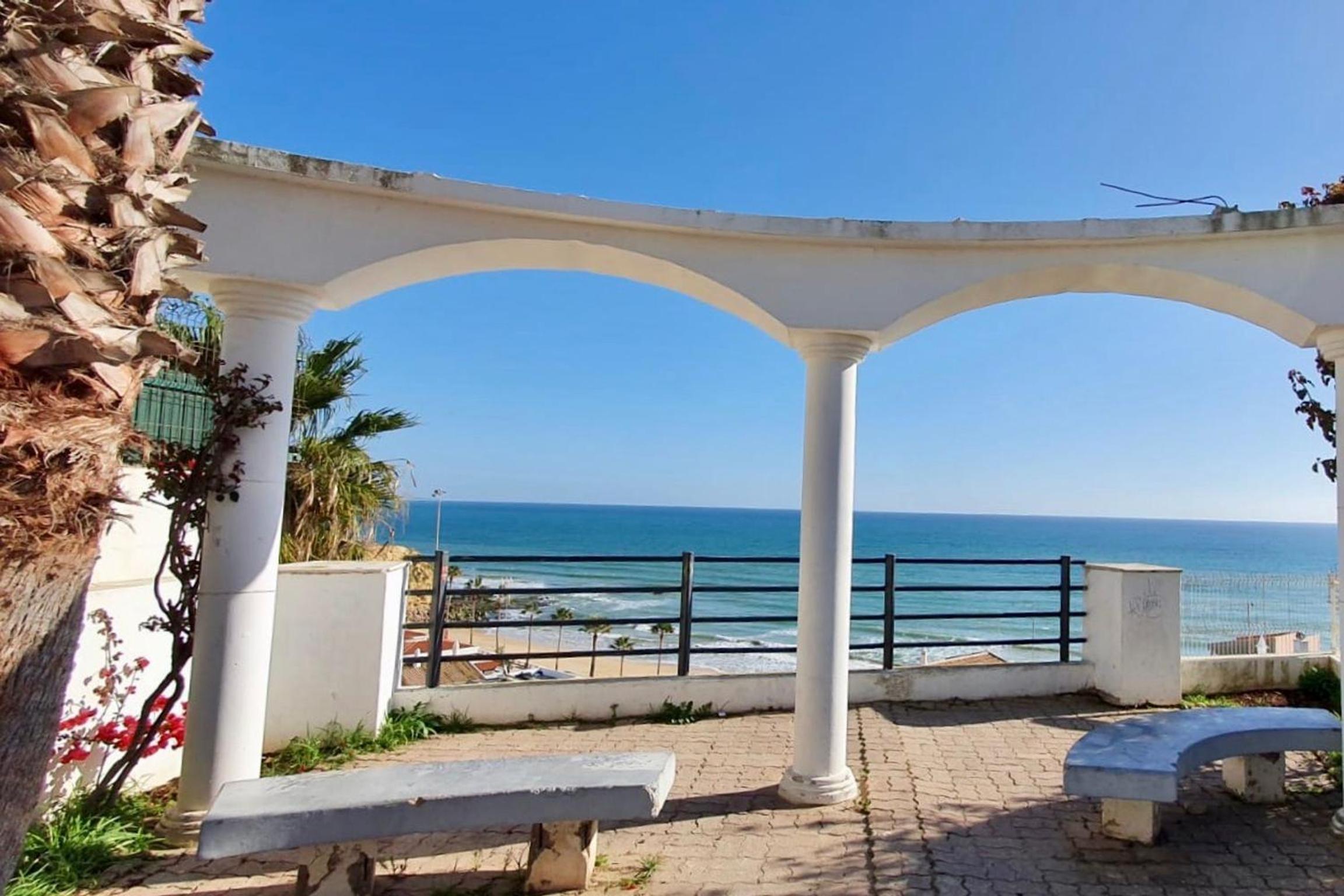 Olhos De Água 1BR with Pool, AC and Free Parking view 3