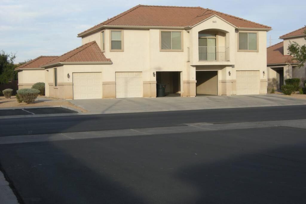 Mesquite Vacations - Mesquite Nevada Vacation Rental - Ground Level and double car garage - Property Image 1