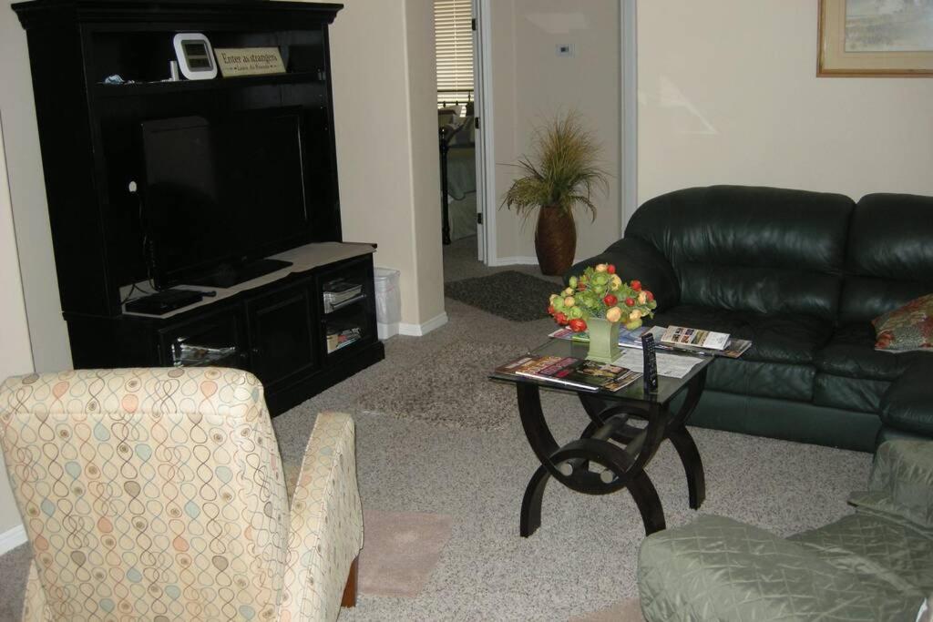 Mesquite Nevada Vacation Rental - Ground Level and double car garage - Property Image 7