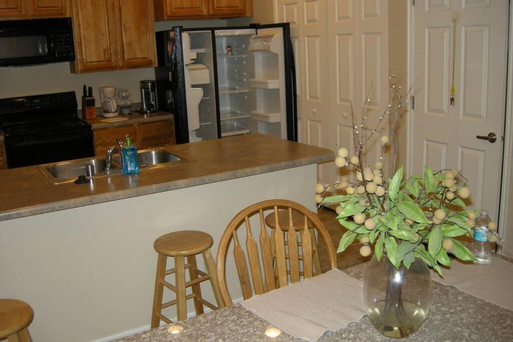 Mesquite Nevada Vacation Rental - Ground Level and double car garage - Property Image 2