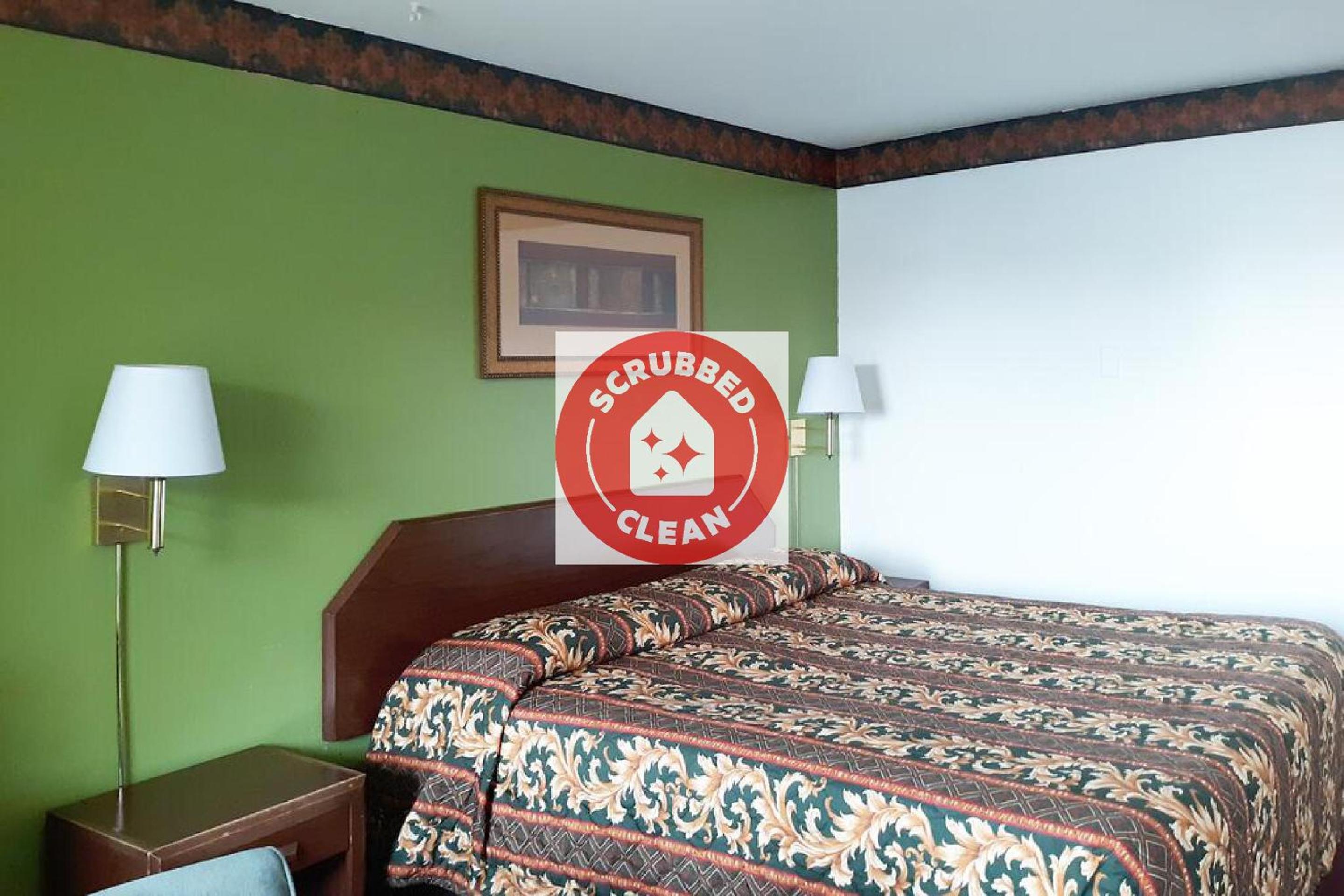 Clovis Vacations - OYO Hotel Kings at Clovis - Property Image 1