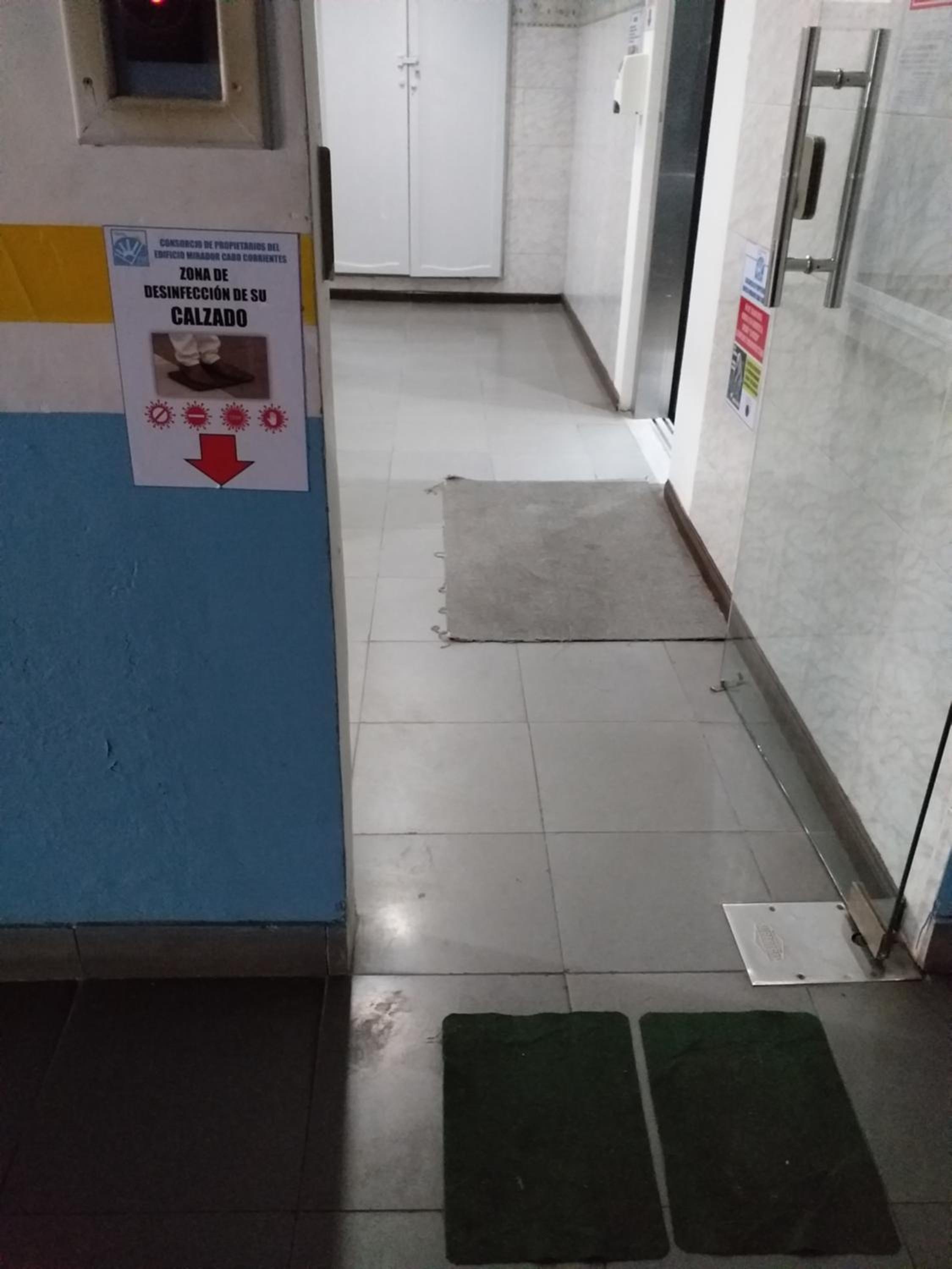 Departamento Cabo Corrientes con cochera cubierta, sólo alquiler a familias o mayores de veinticinco años