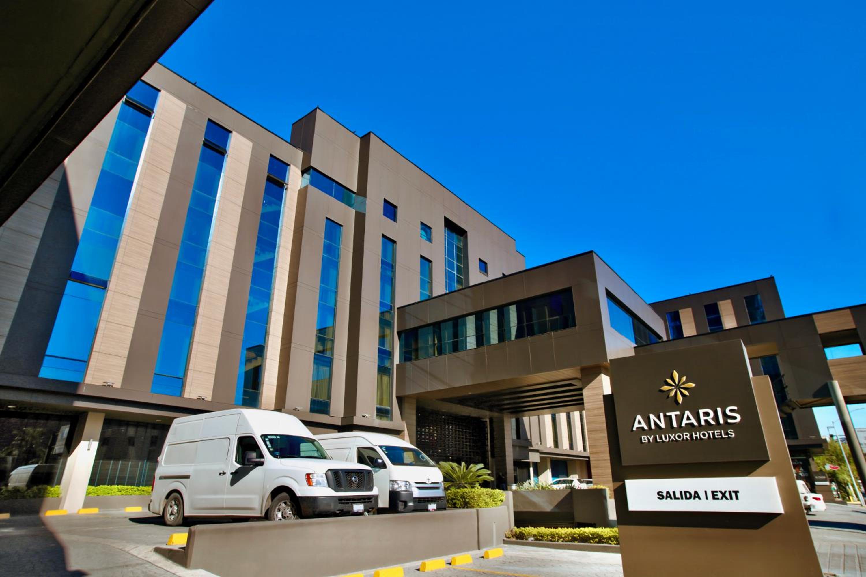 Hotel Antaris Cintermex - Image 1