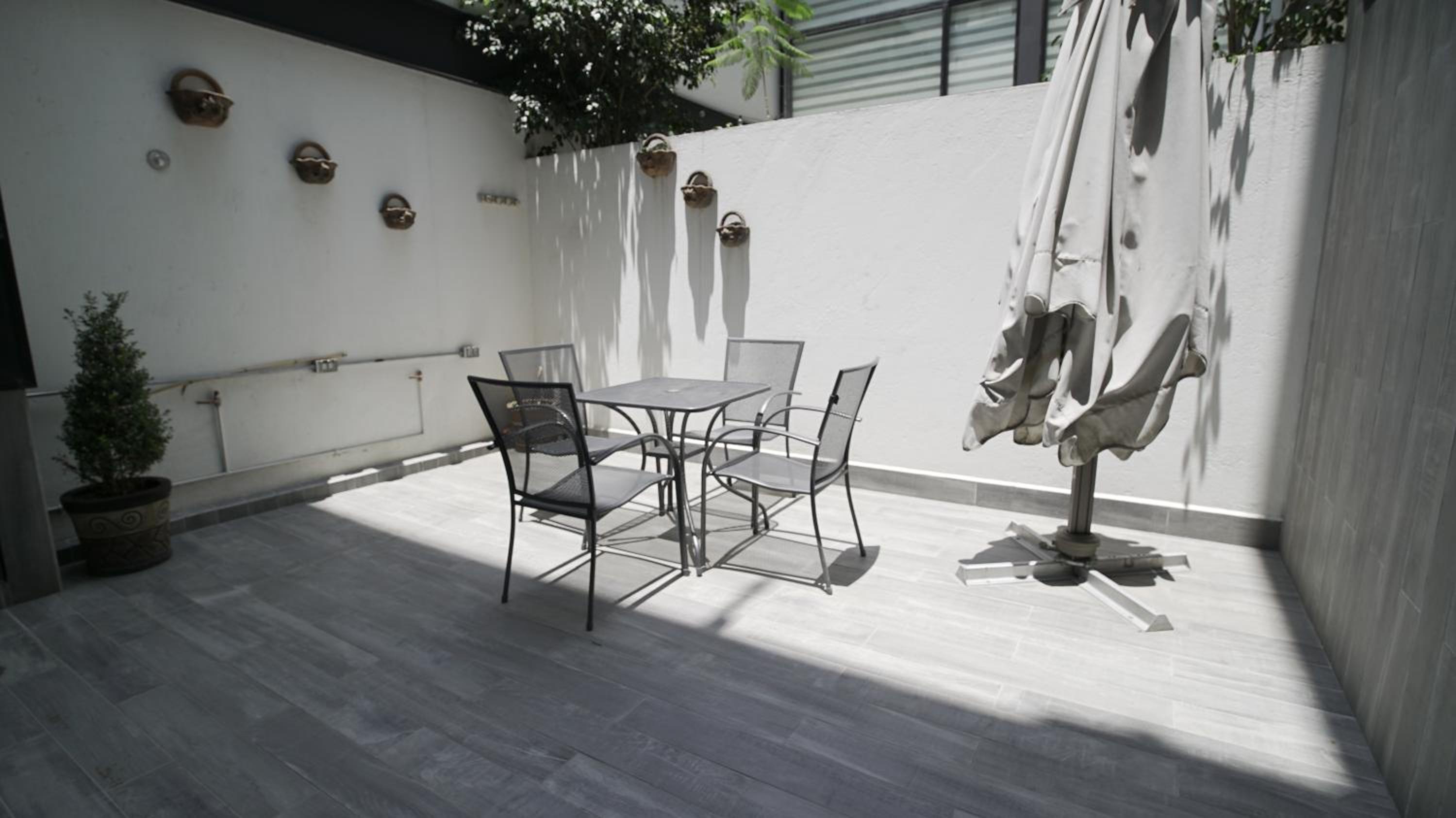 2 Bedroom Garden House Polanco view 3