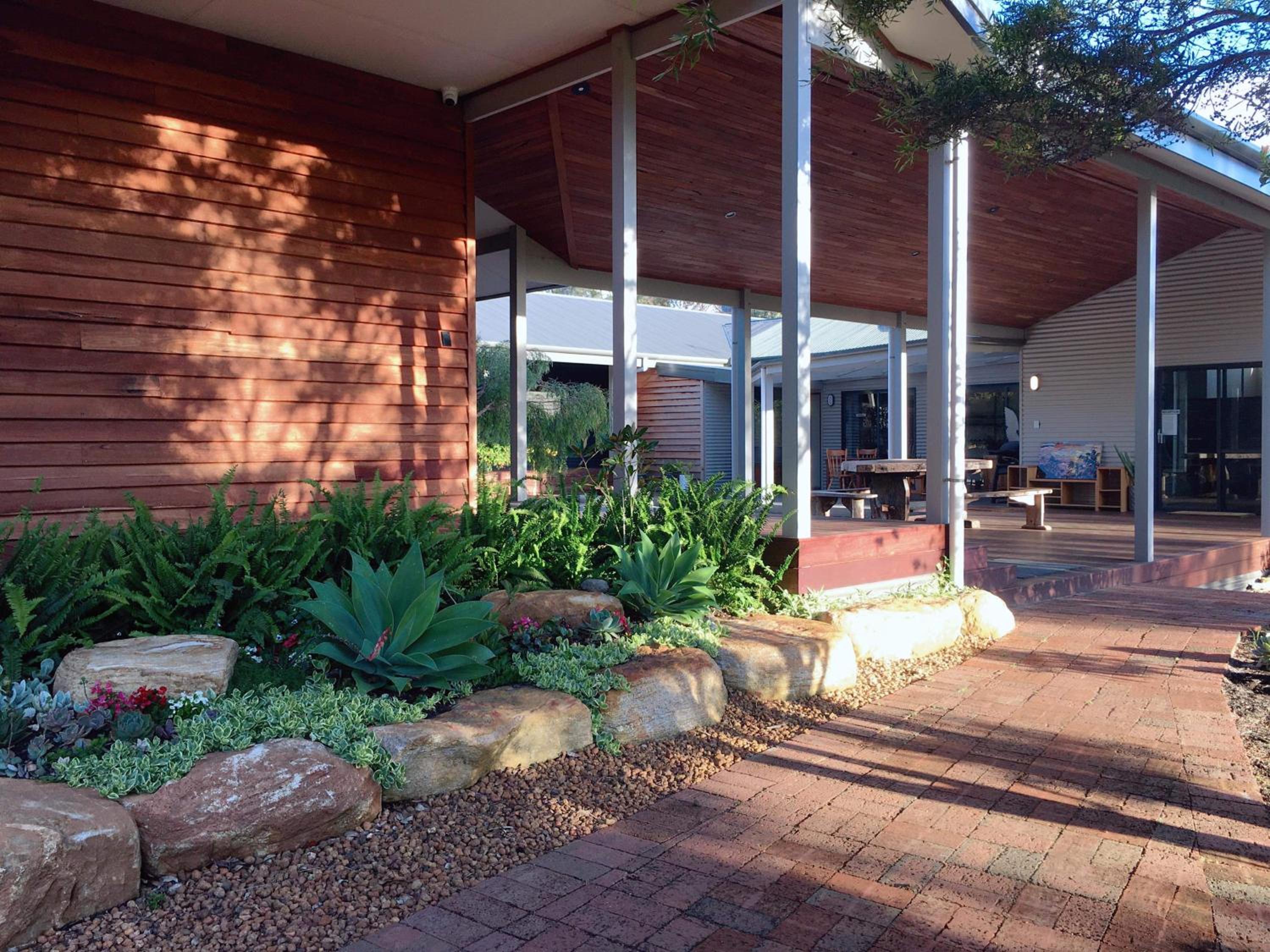 Hotel Grape Juice Retreat Rustic romantic gateway 5mins to beaches & town - Image 1