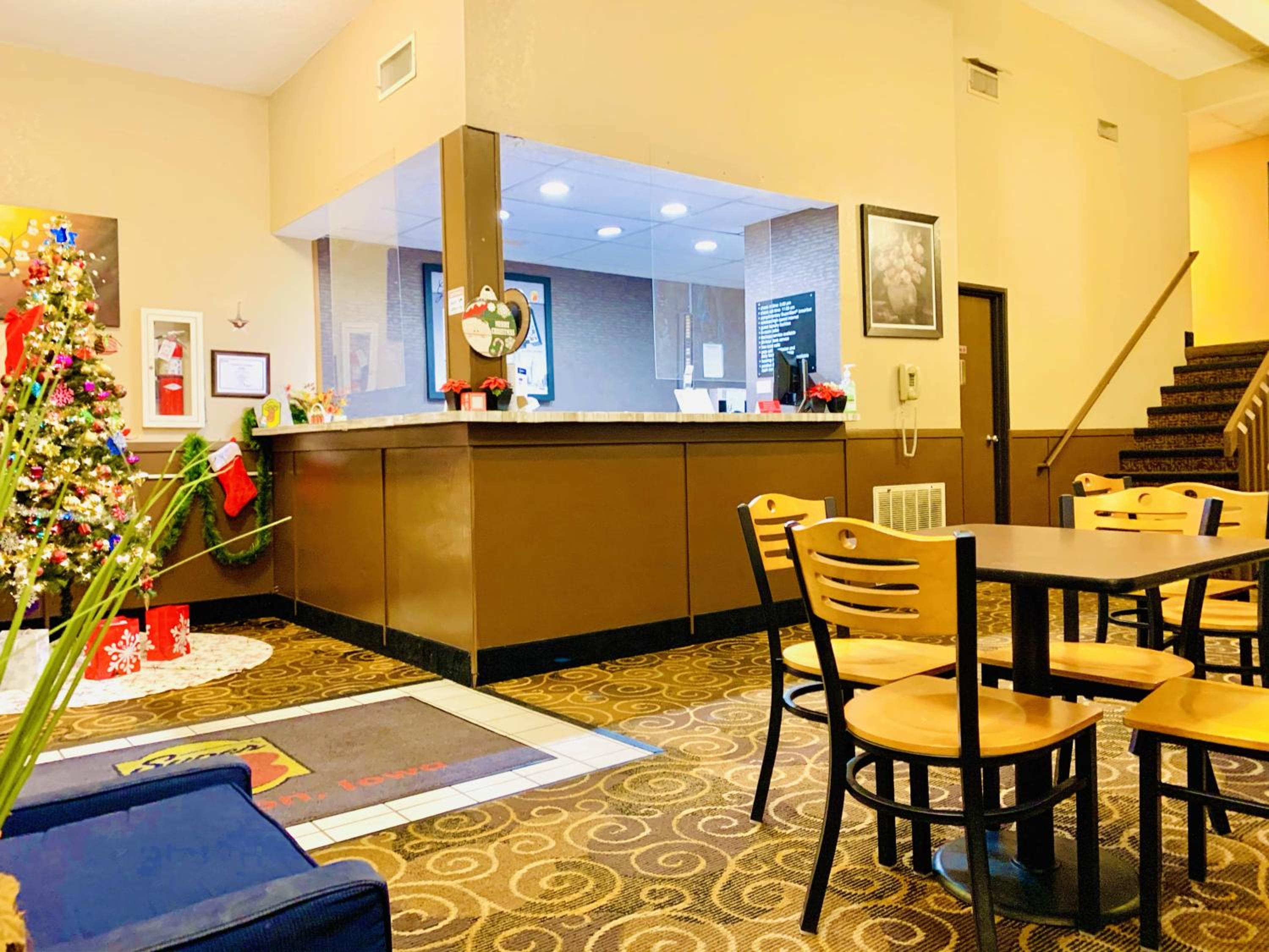 Super 8 by Wyndham Burlington view 5