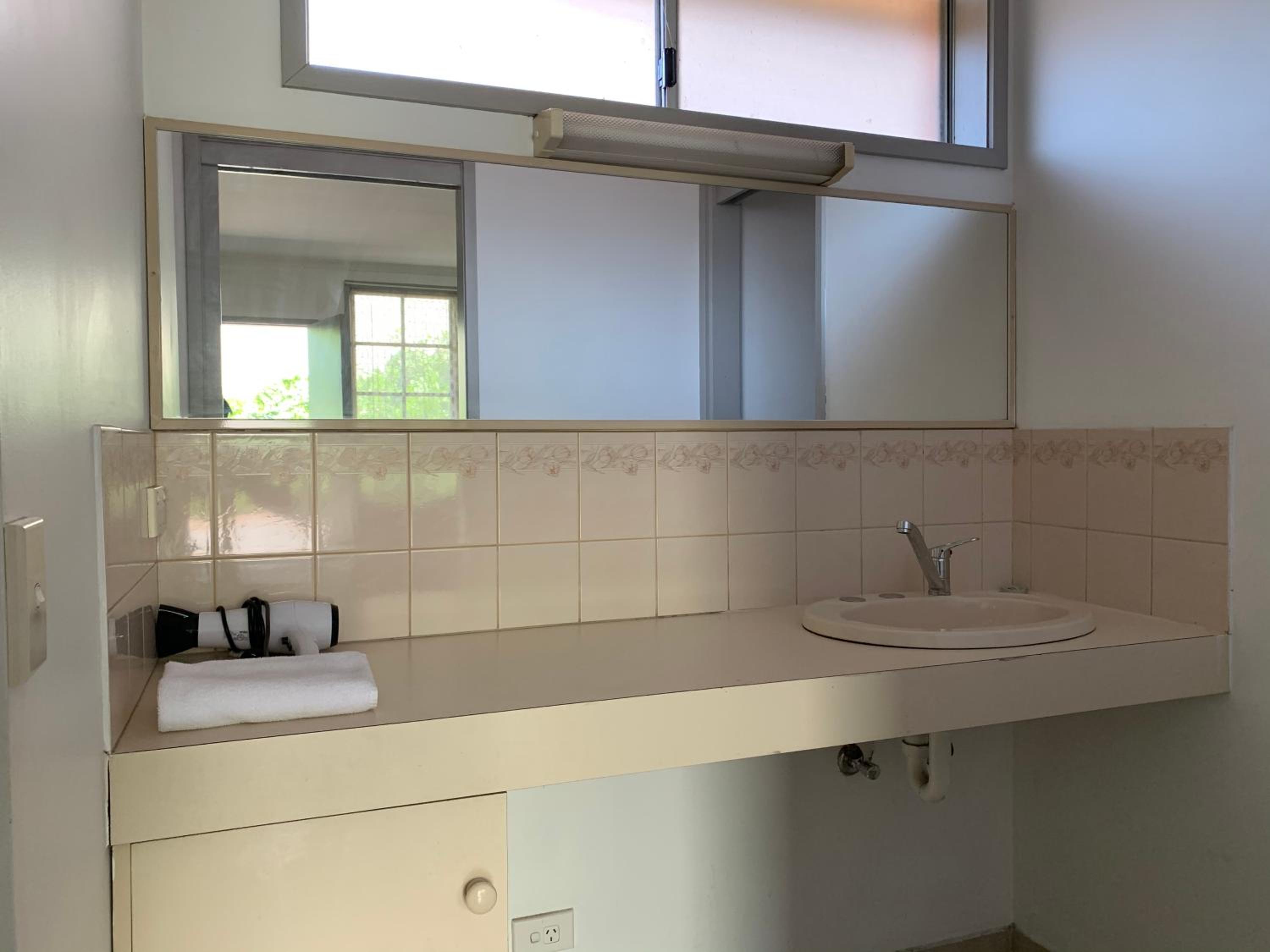 Beaconsfield Lodge Motel
