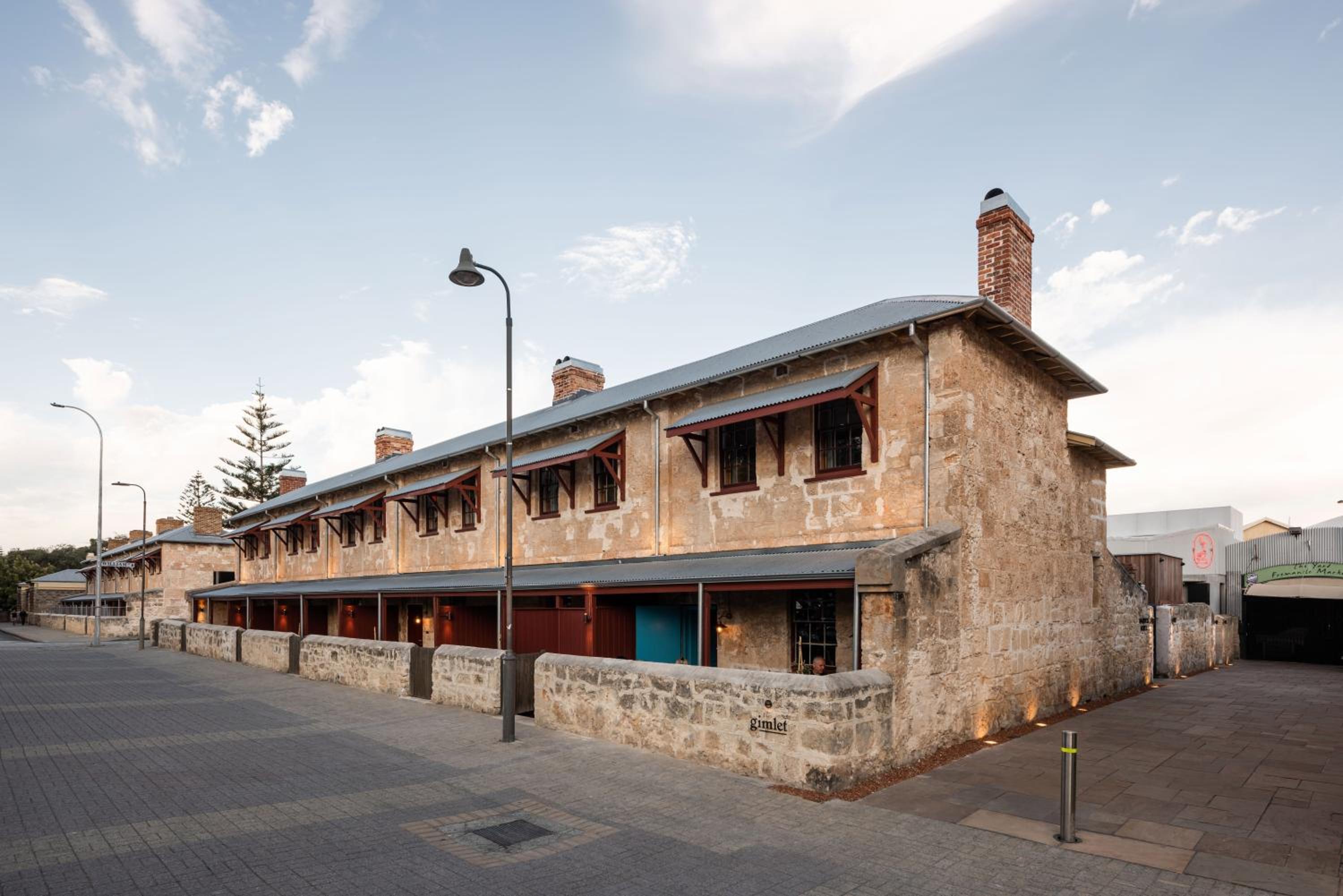 Hotel Warders Hotel Fremantle Markets - Image 1