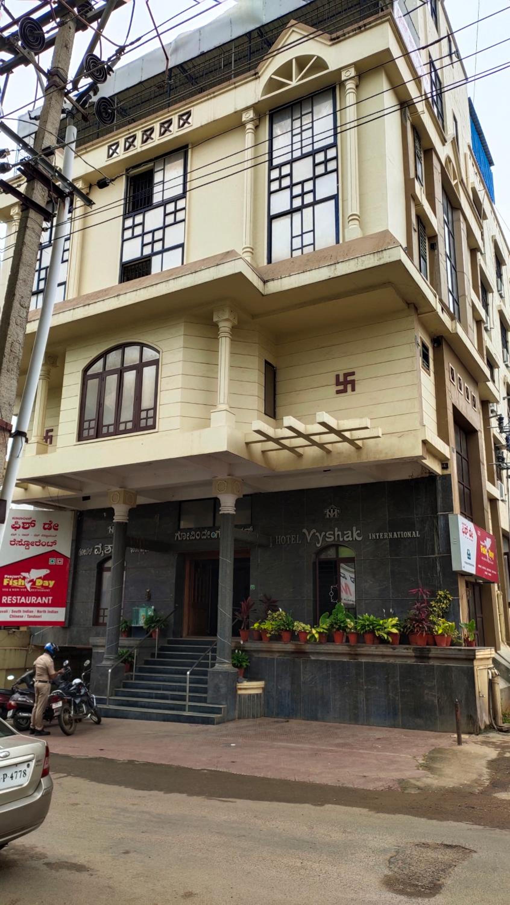 Hotel Vyshak International