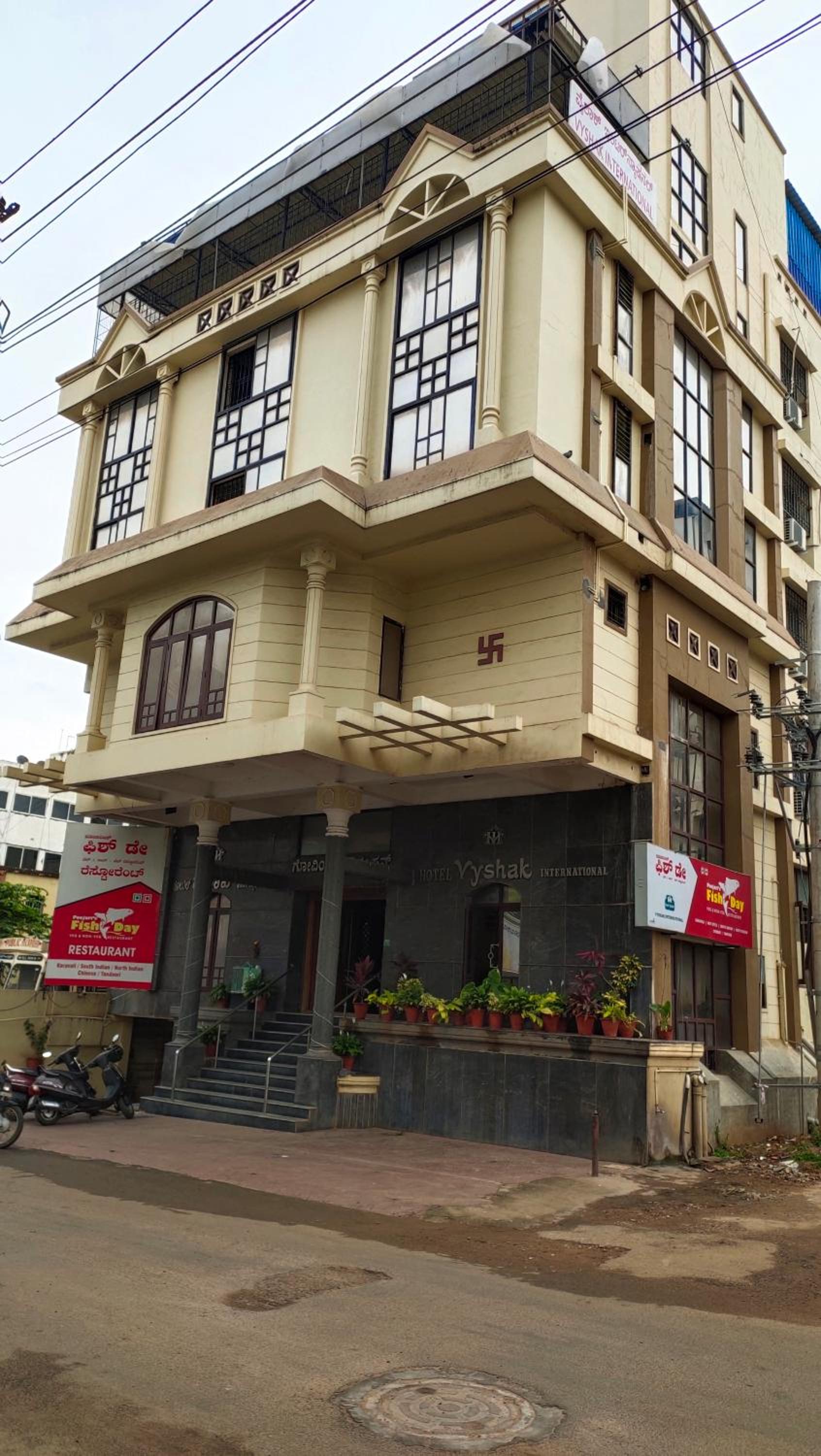 Hotel Vyshak International