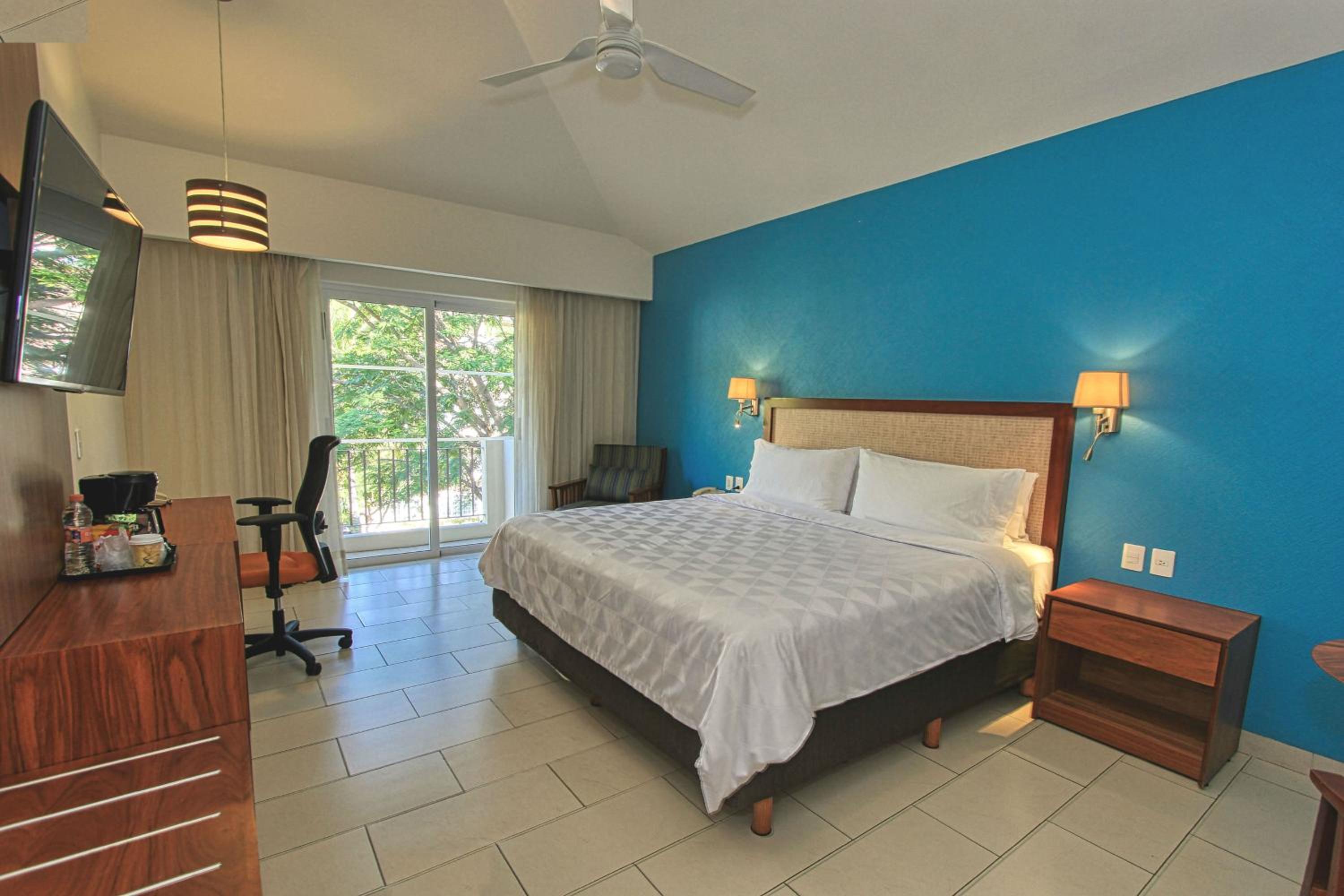 Huatulco Vacations - Holiday Inn Huatulco, an IHG Hotel - Property Image 2