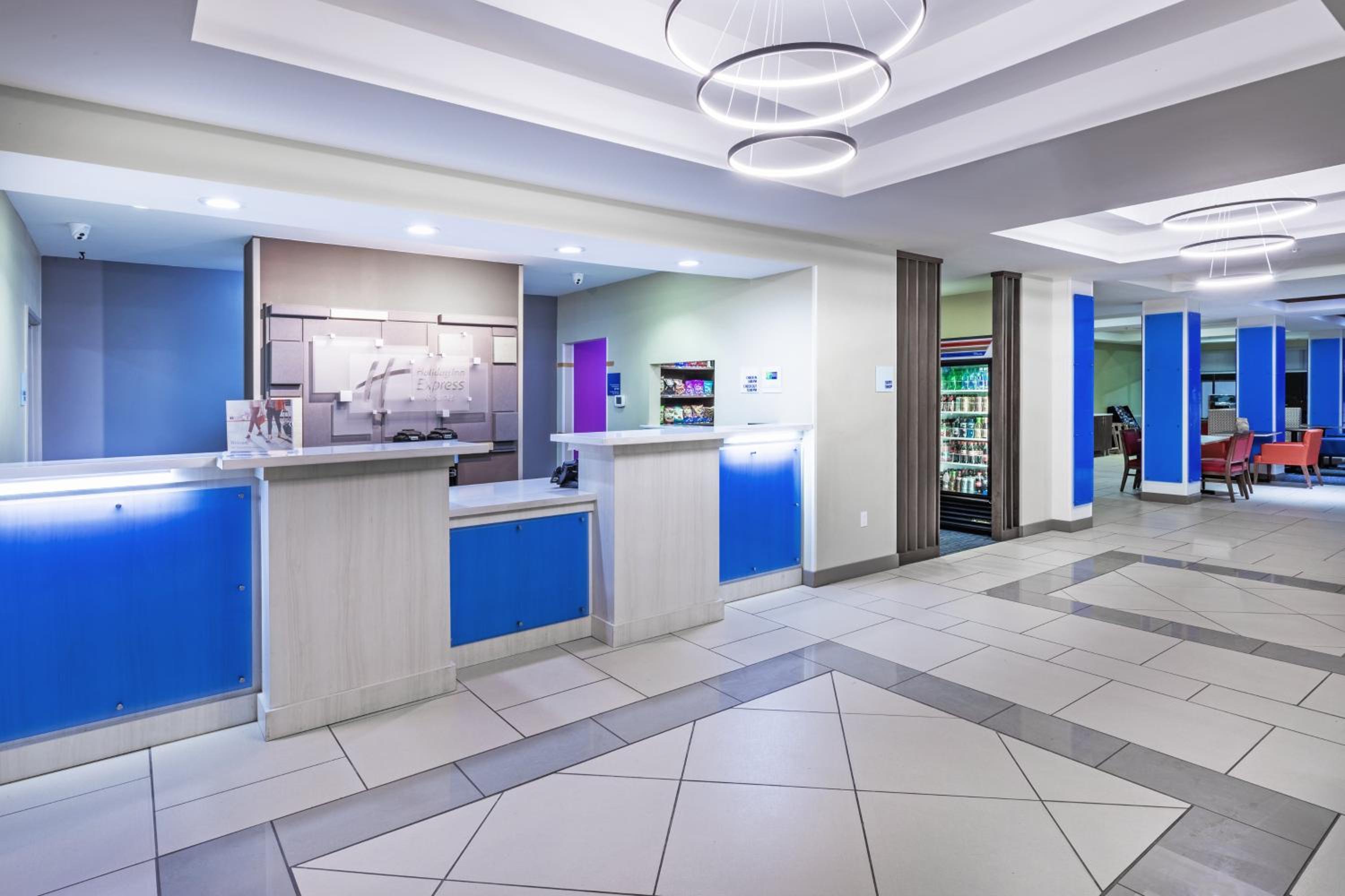 Holiday Inn Express and Suites Pryor by IHG view 5