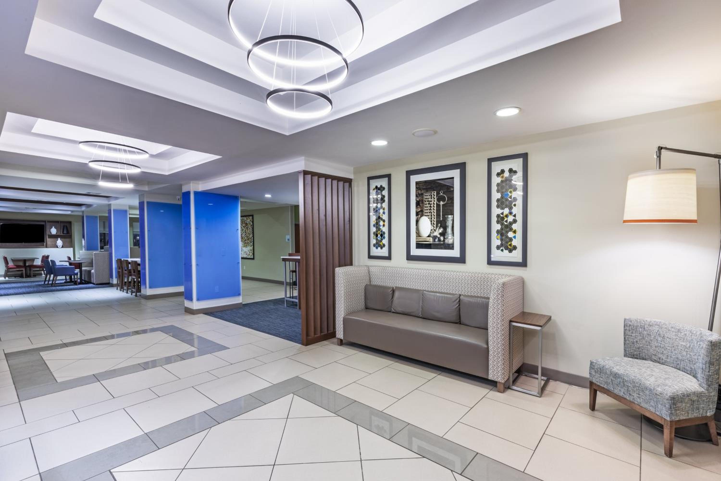 Holiday Inn Express and Suites Pryor by IHG view 4