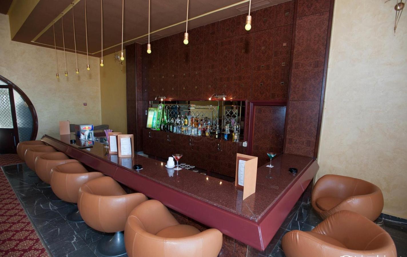 bar