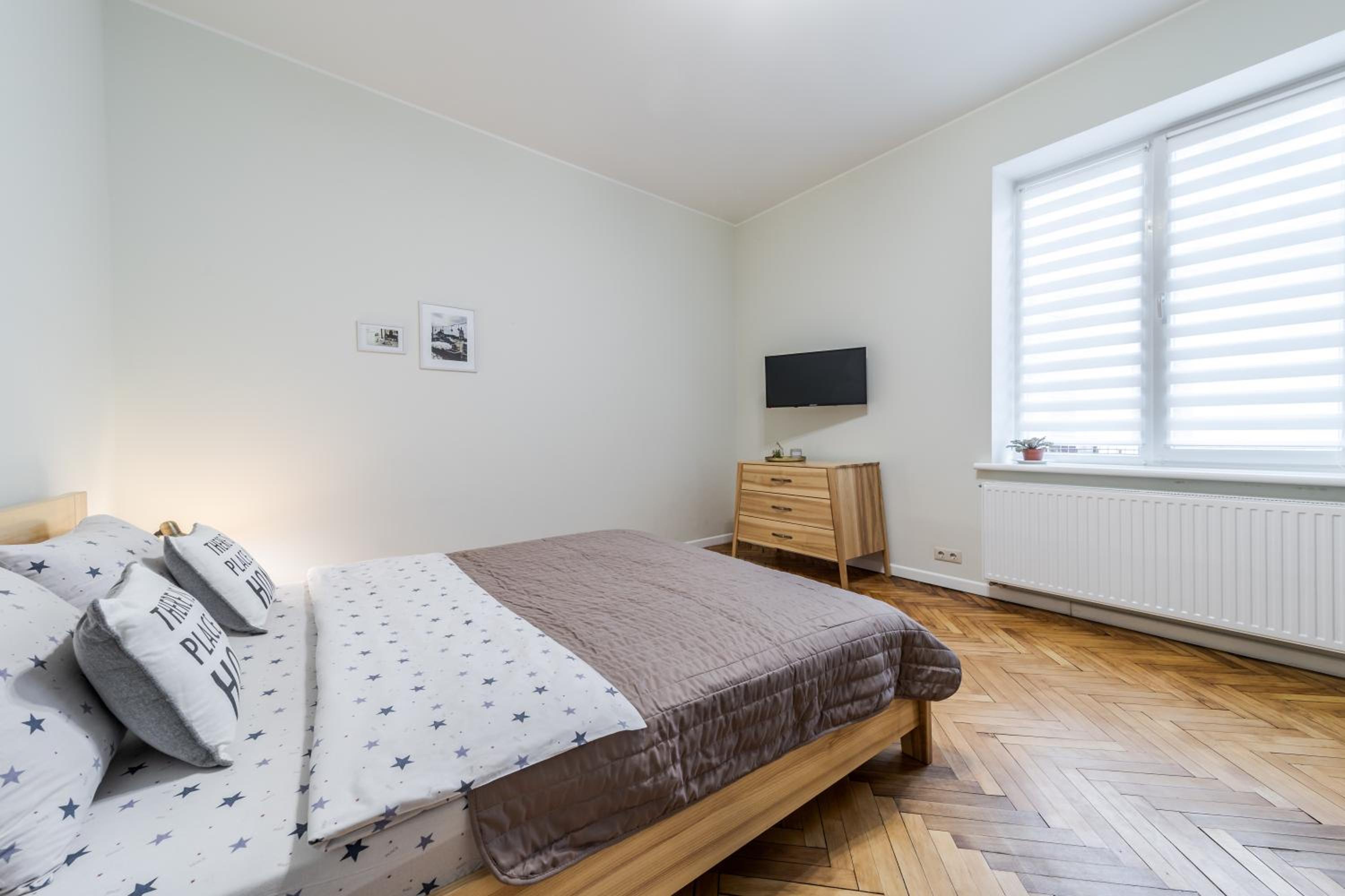 InshiApartments on Teodora square view 4