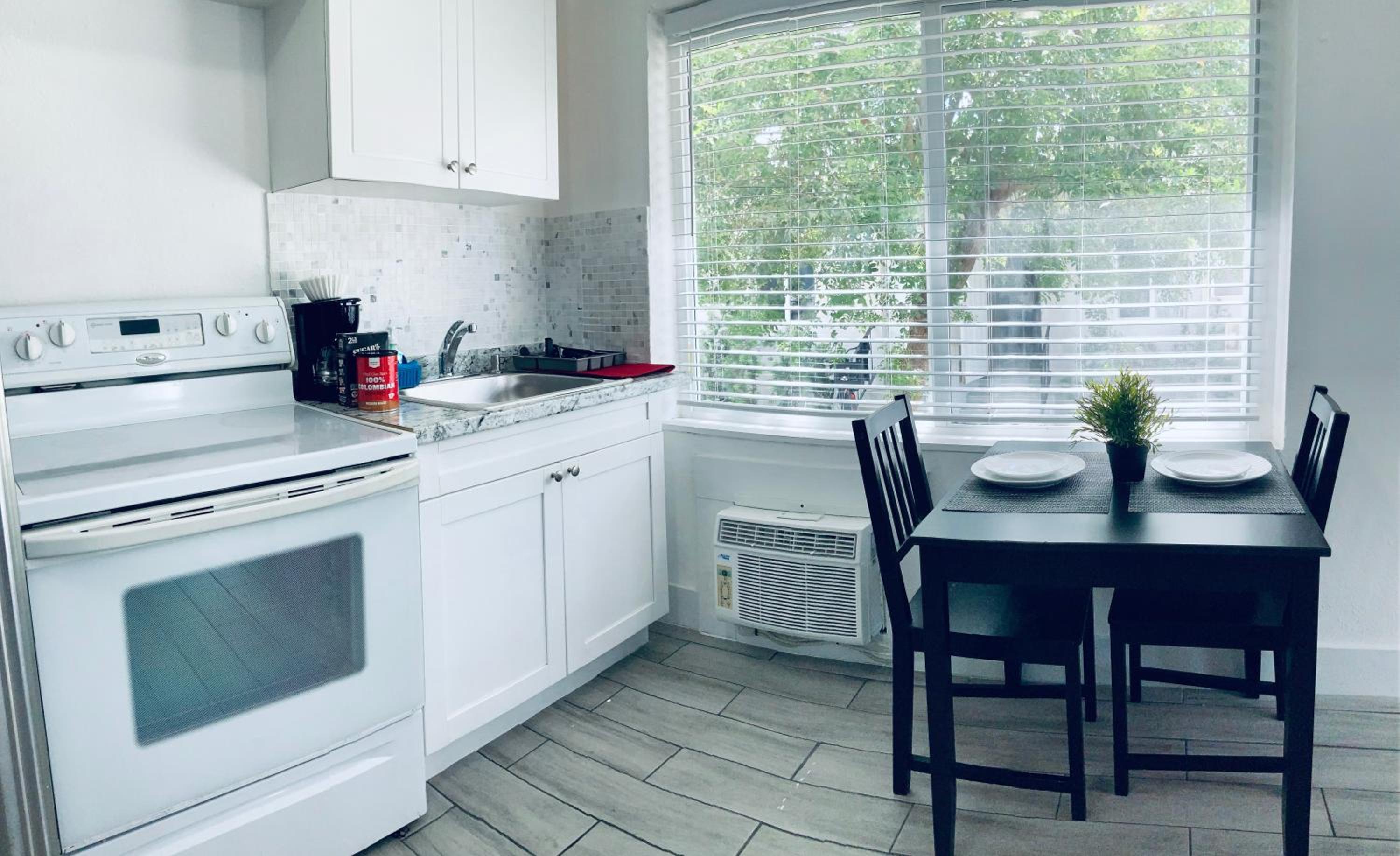 Adorable private apartments in the Heart of Miami!