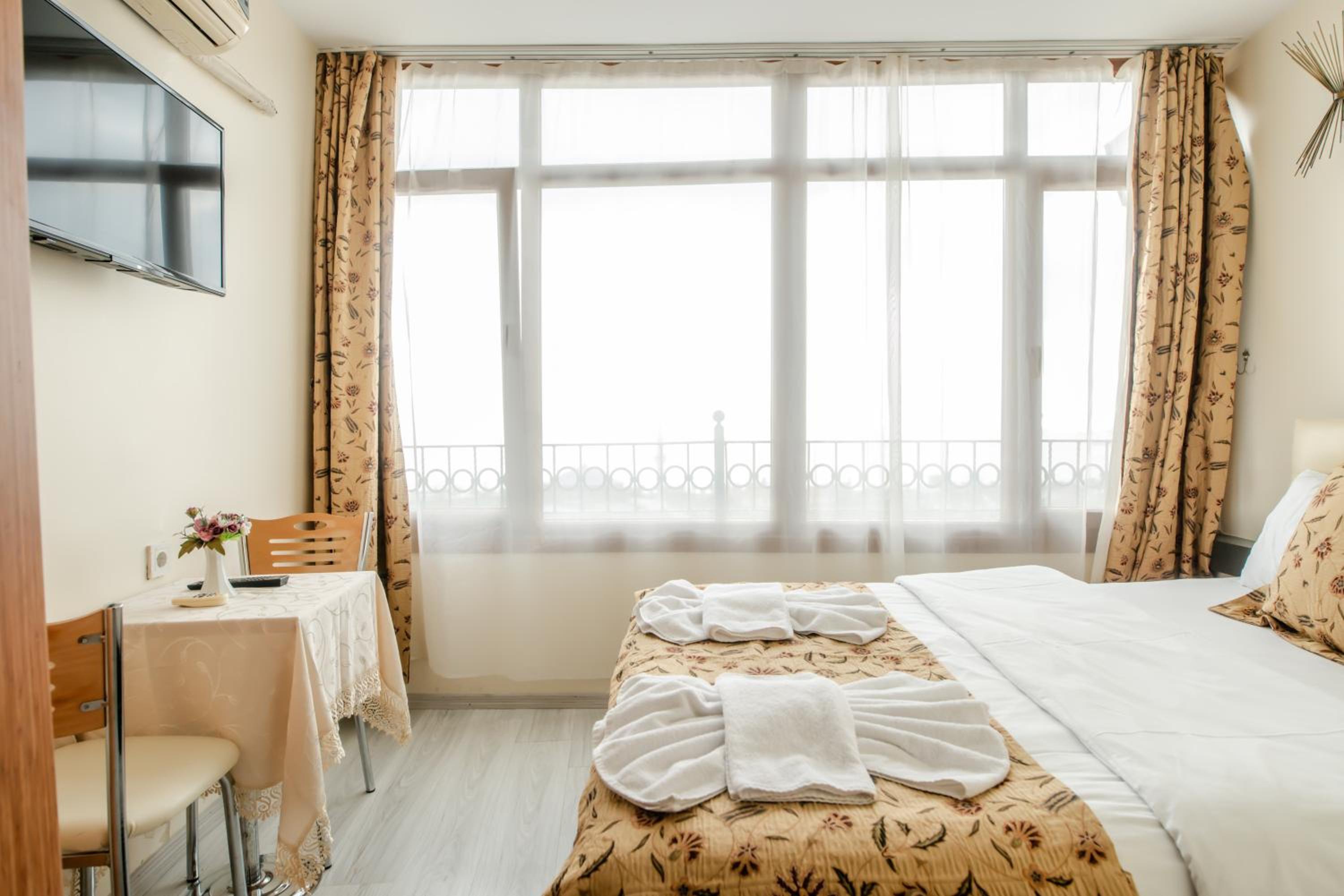Camelot Apartment