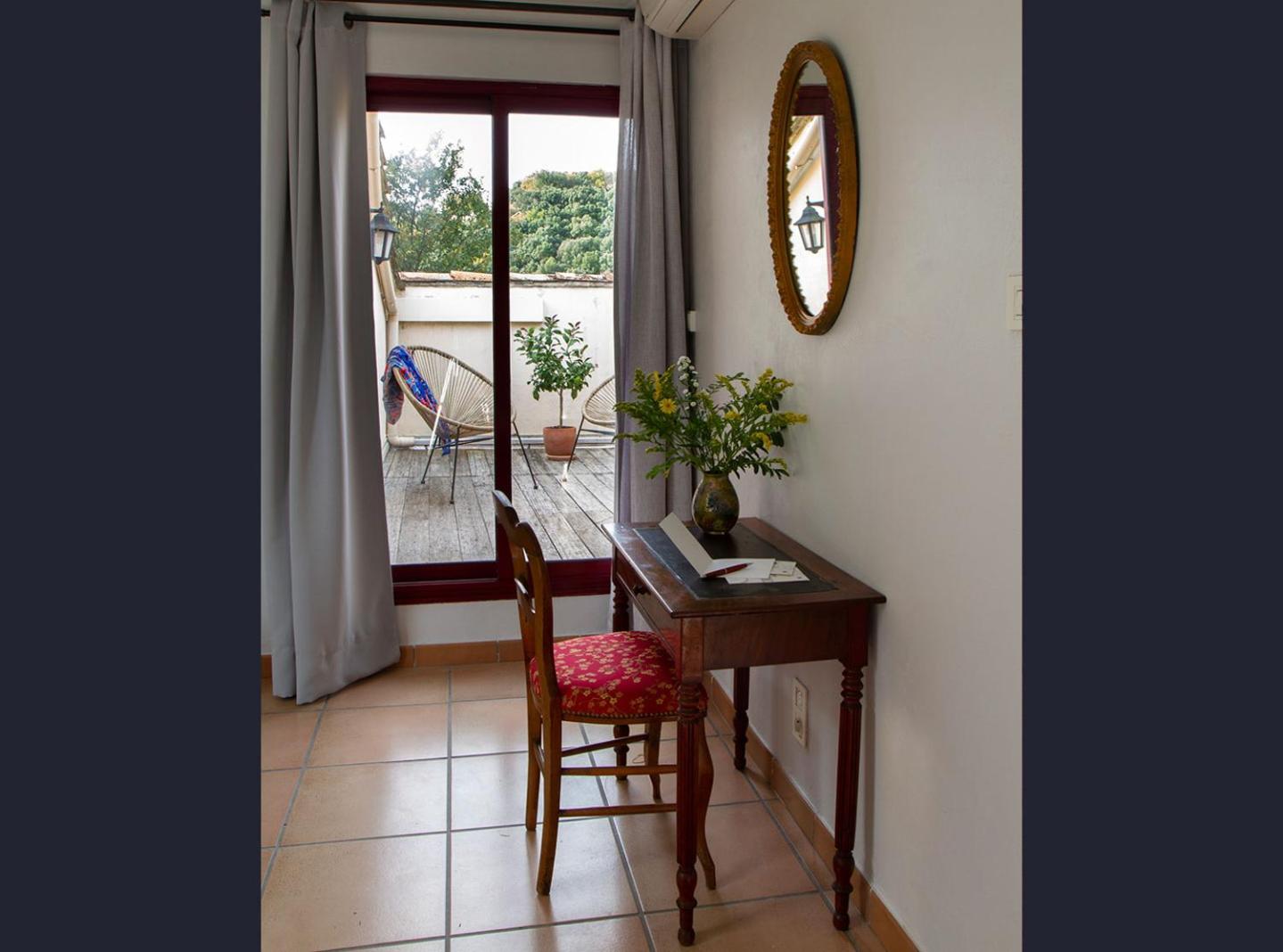 Le Clos des Chênes view 5
