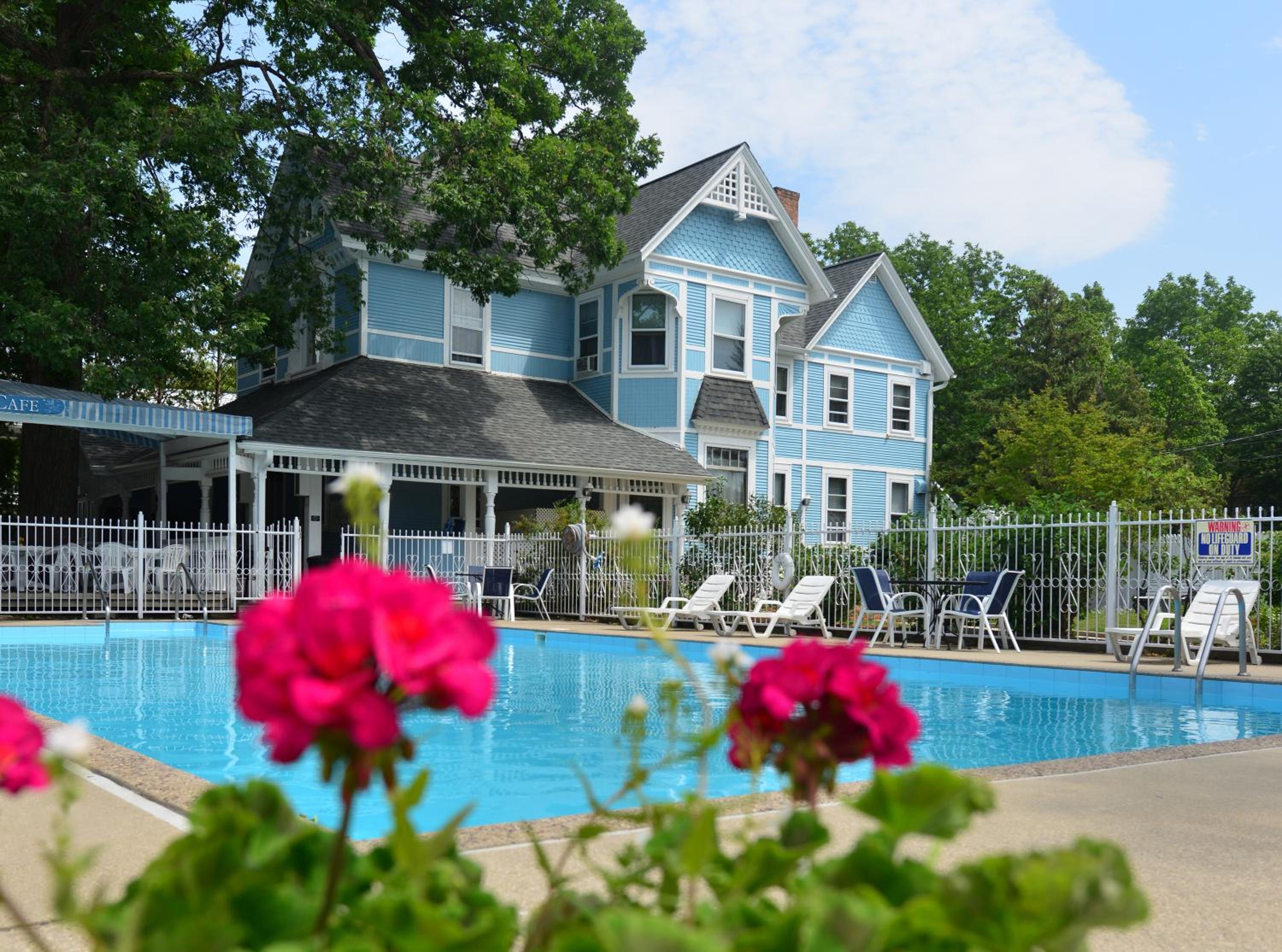 White Rose Inns & Motel