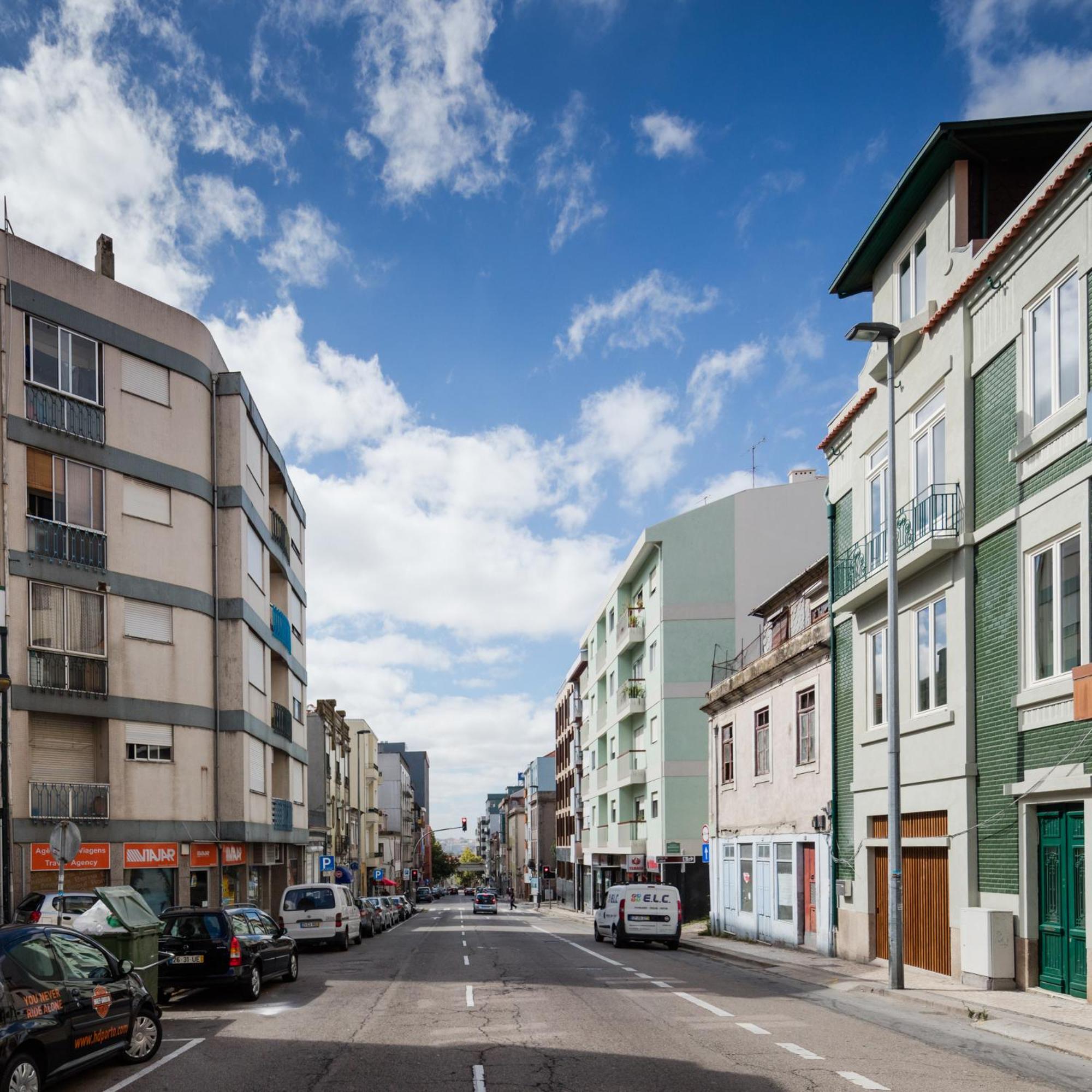 Cozy Flat with Terrace by Hosty view 2