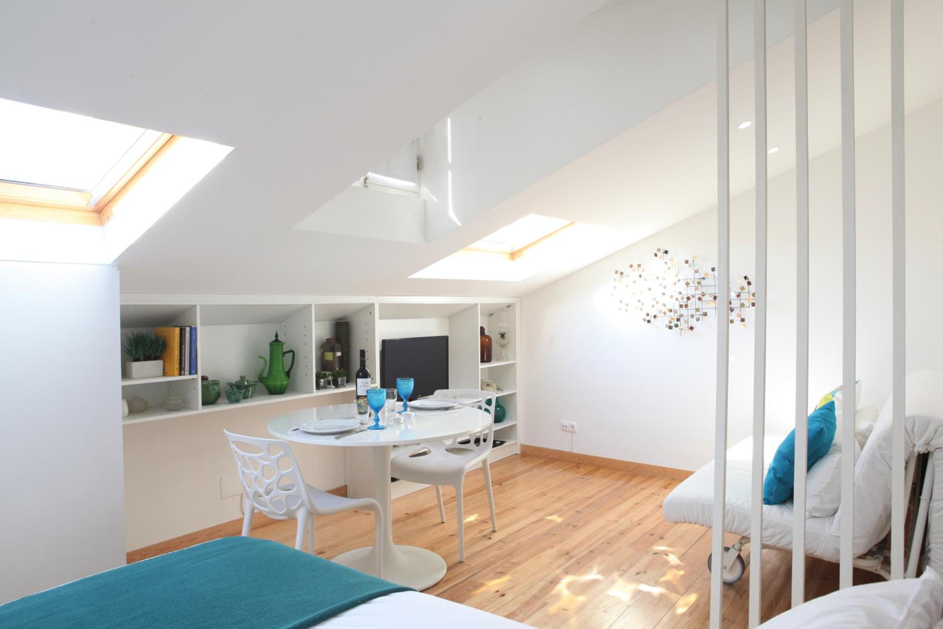 Largo Trigueiros Light-Filled Loft Apartment view 4