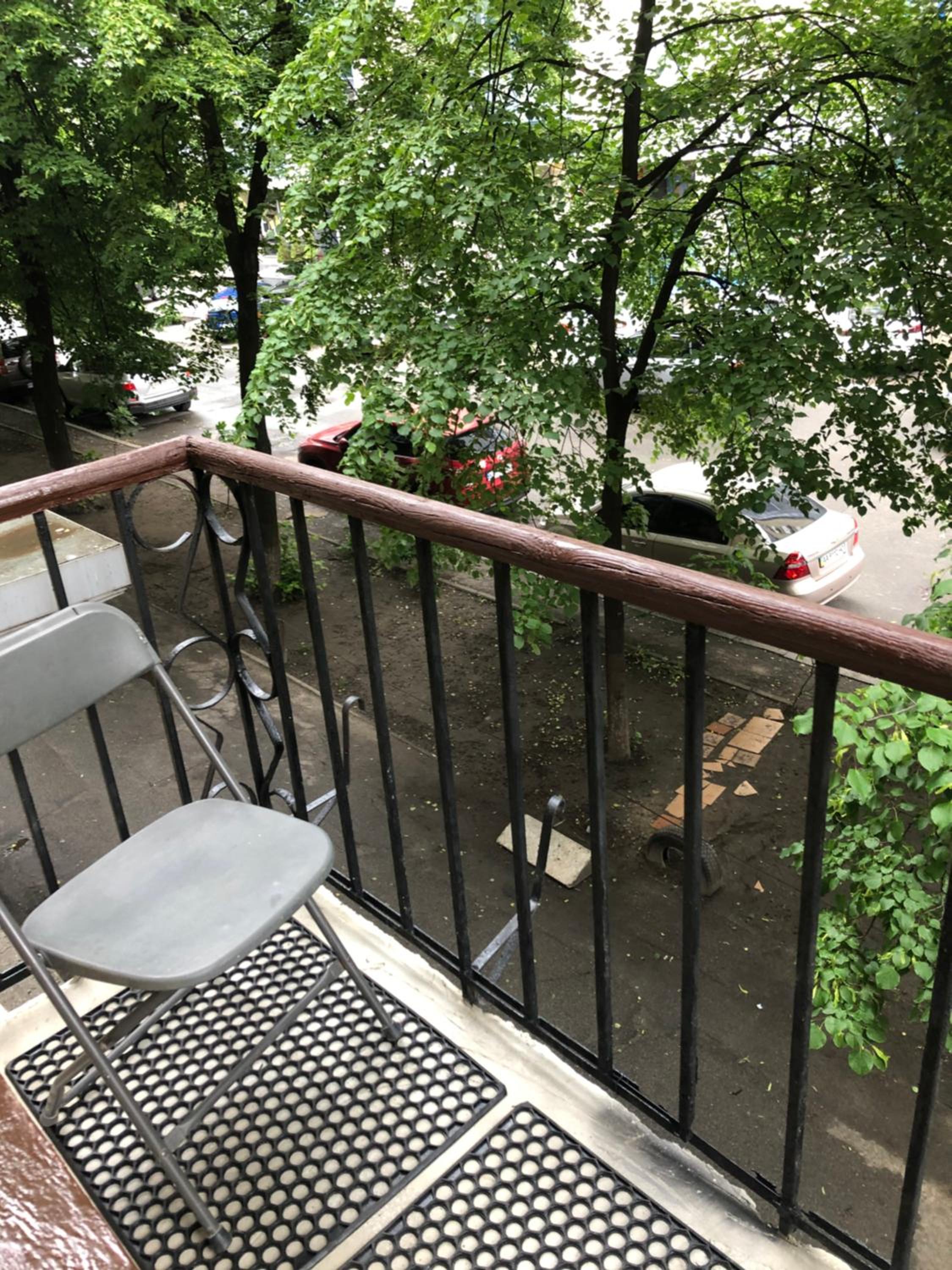 Kyiv Apartment in Pechersk on Oleksandra Kopylenko