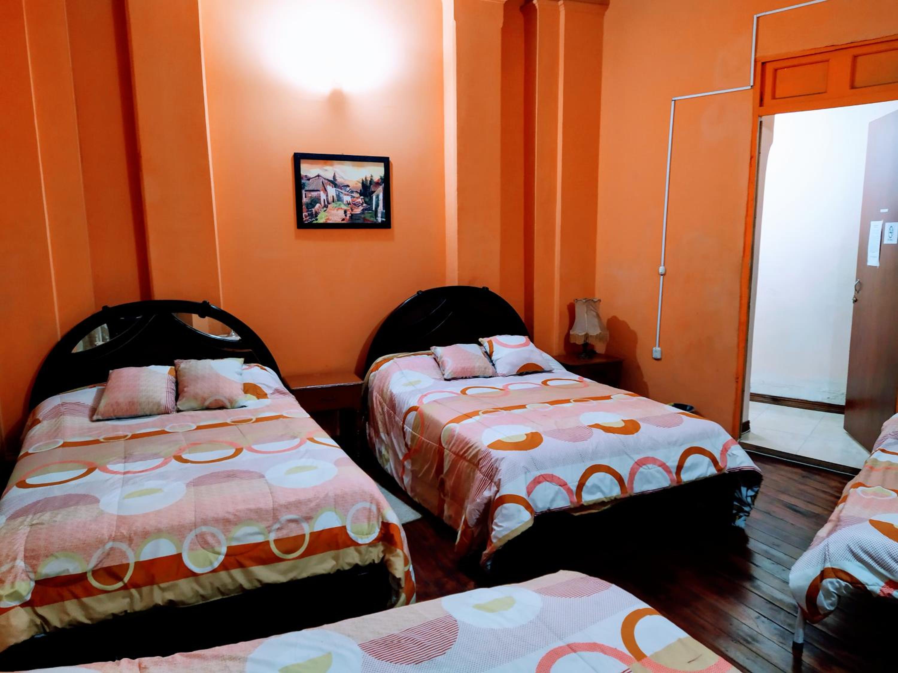 Hostal Latitud Ecuem