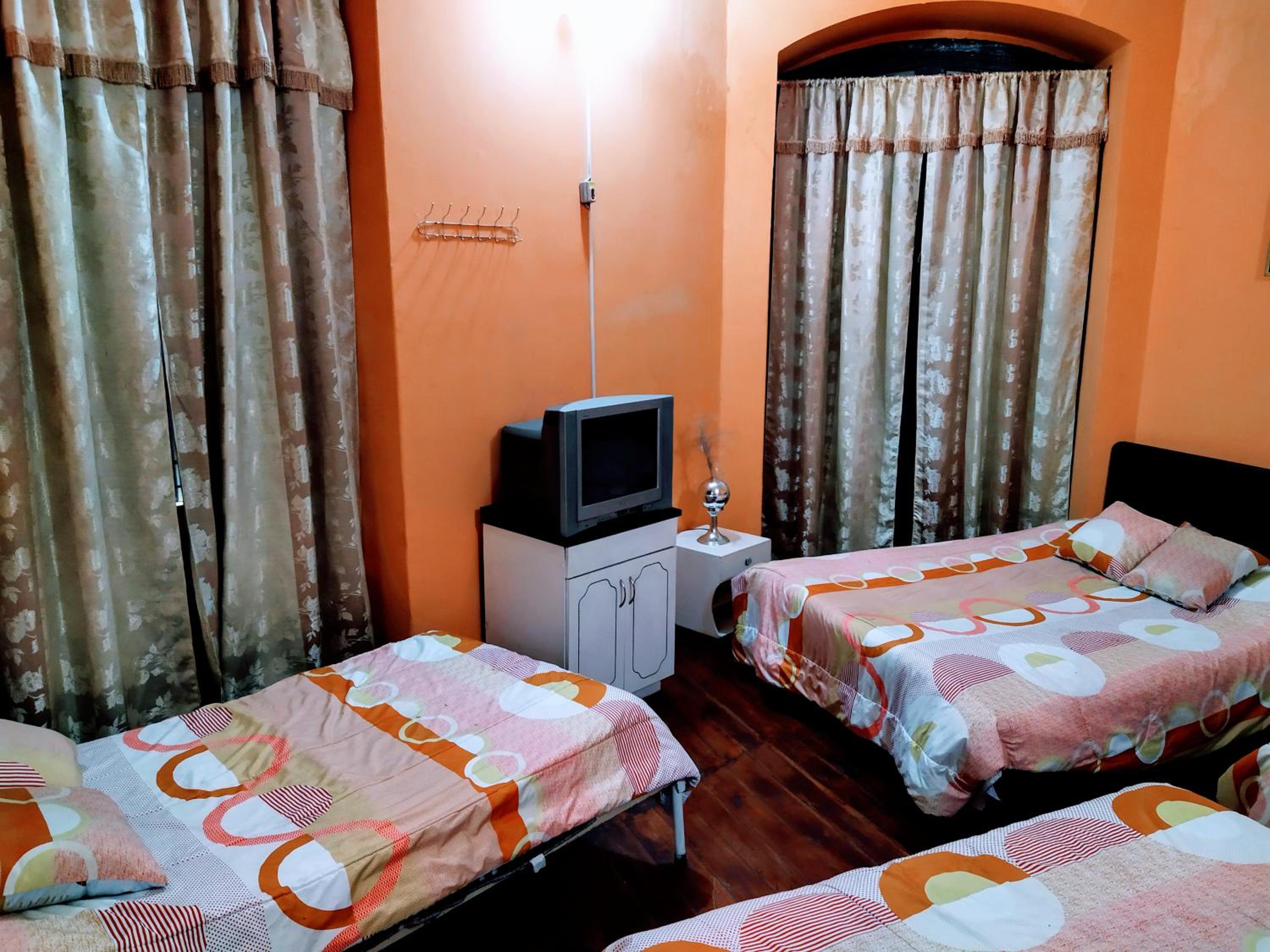 Hostal Latitud Ecuem