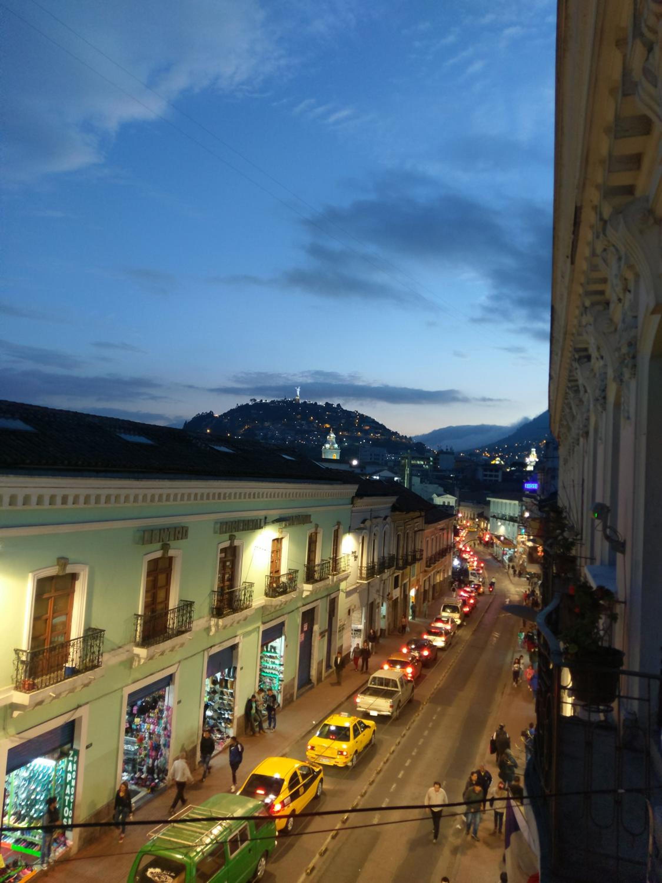 Hostal Latitud Ecuem
