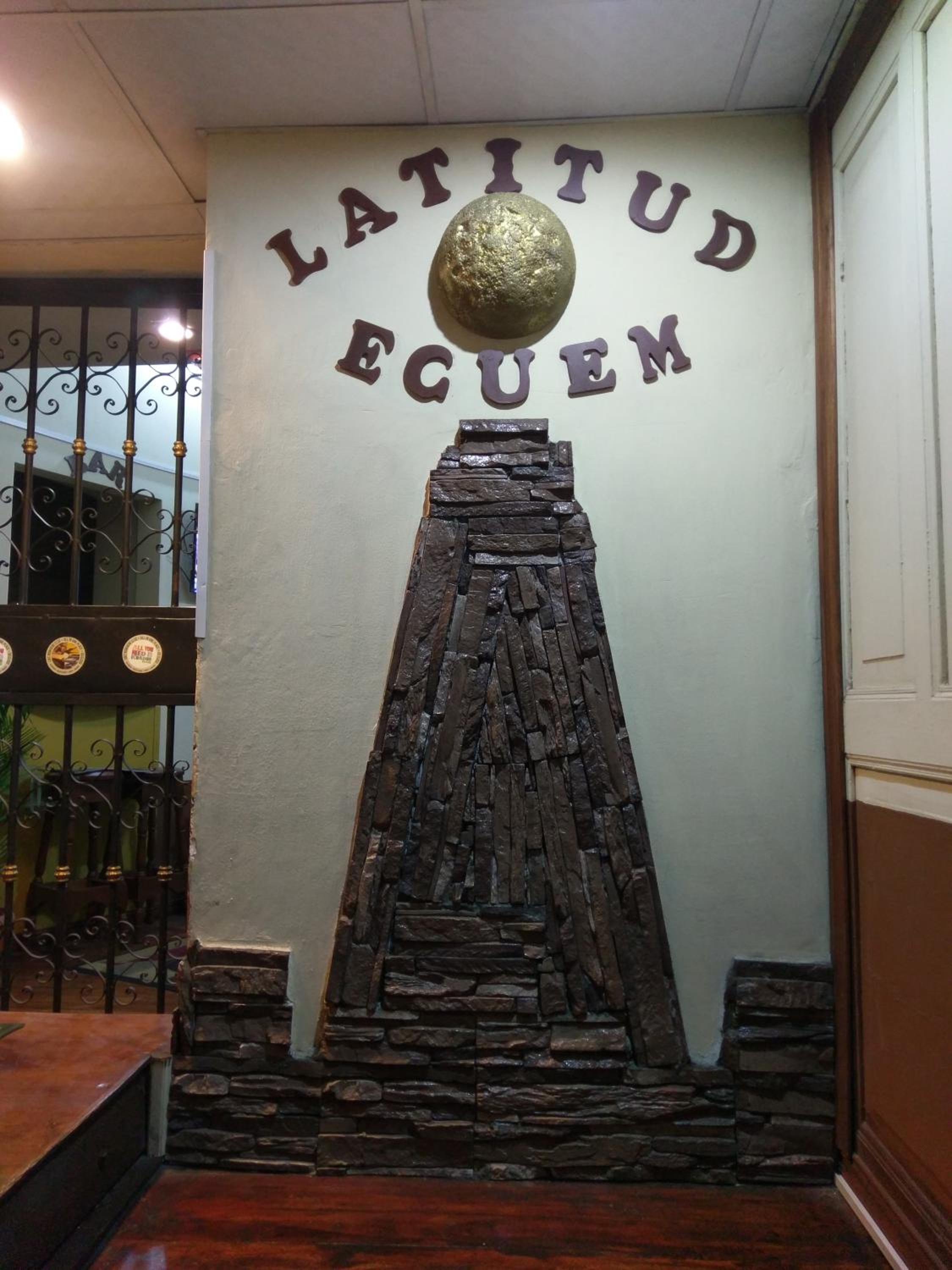 Hostal Latitud Ecuem