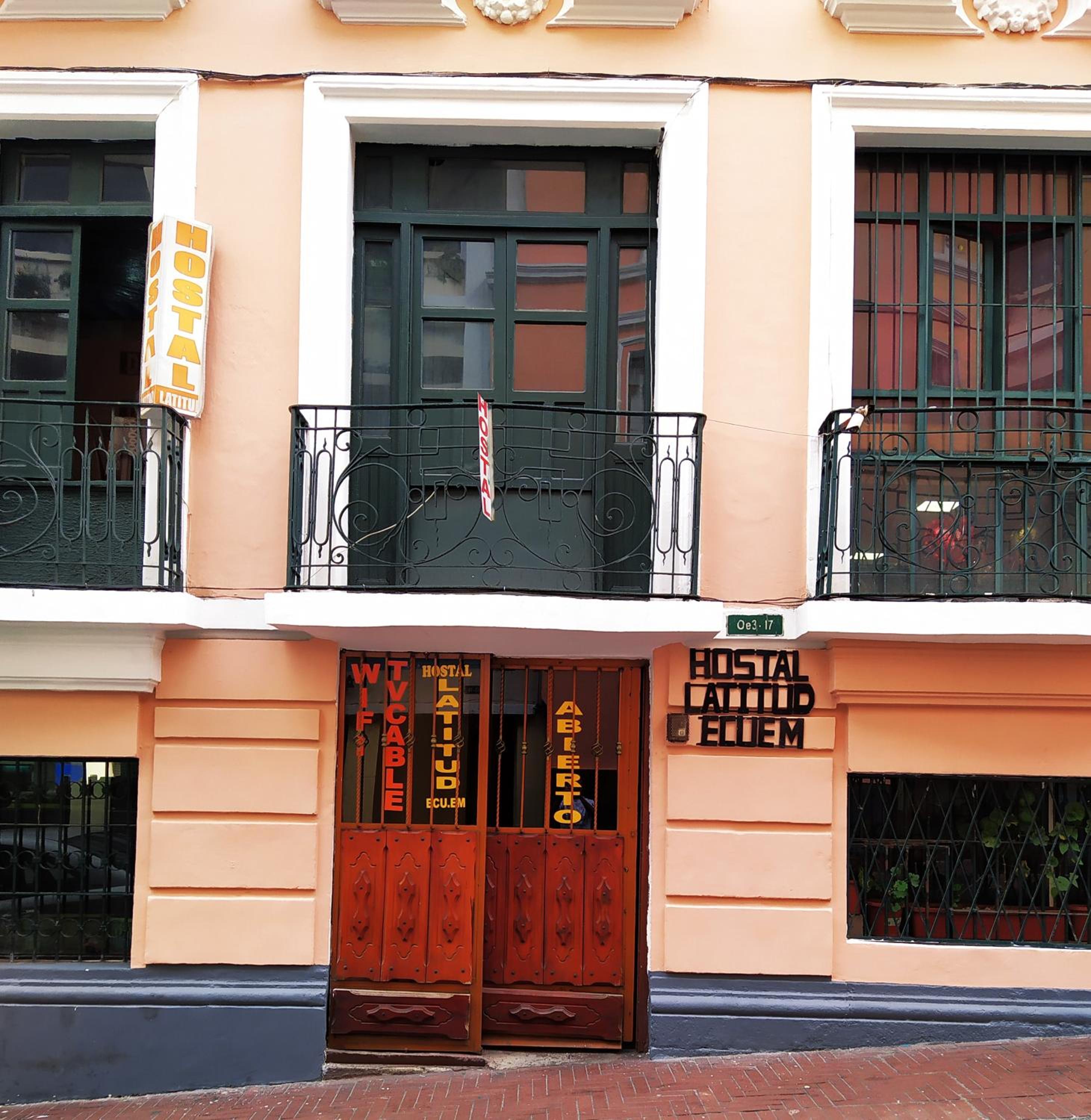 Hostal Latitud Ecuem