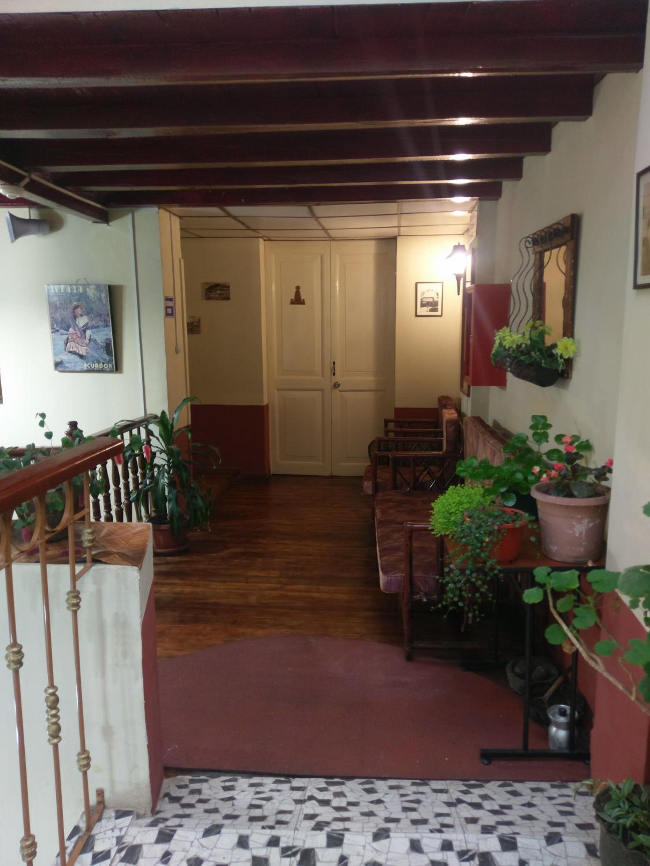 Hostal Latitud Ecuem