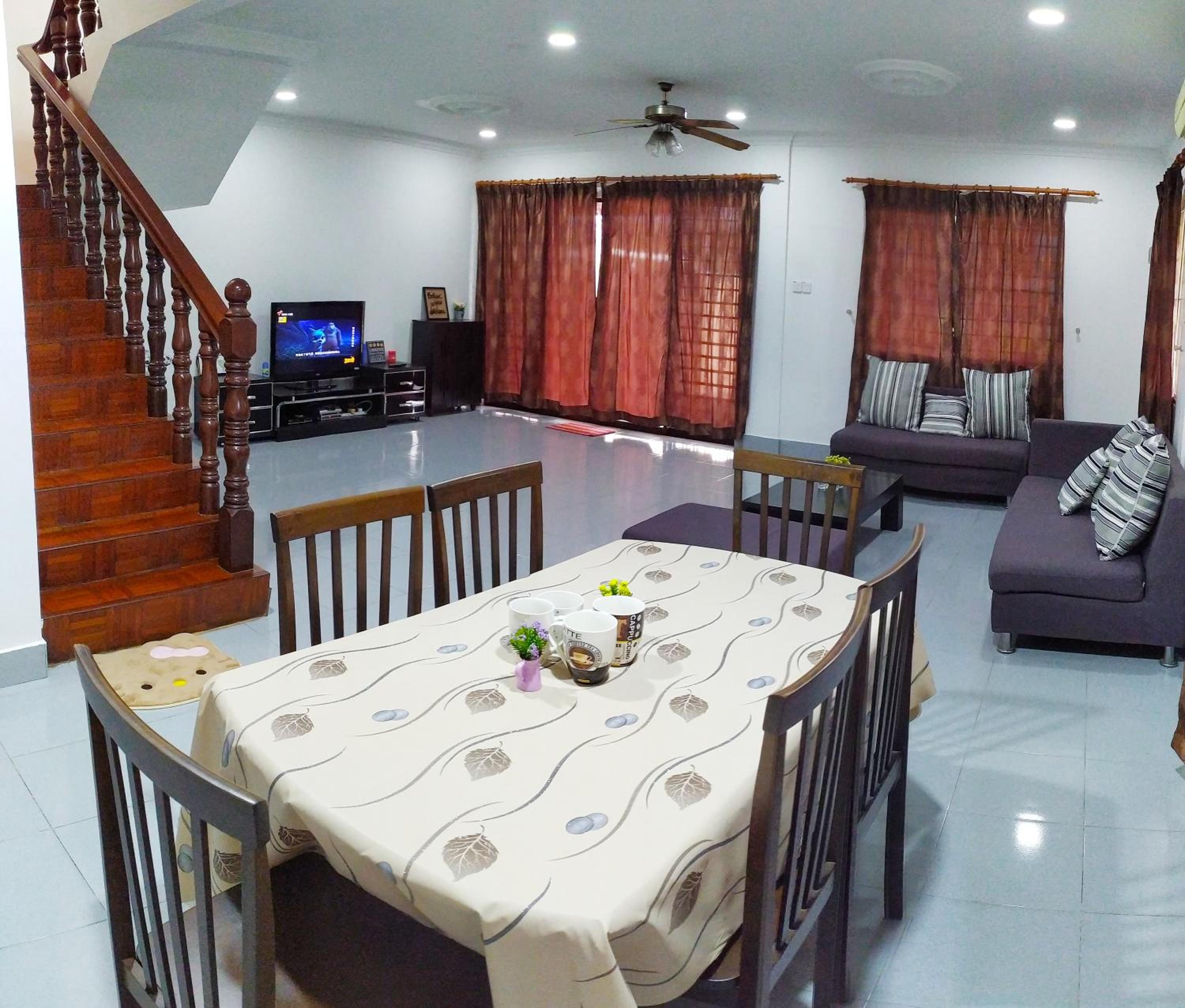 Victoria Homestay Sibu - Next to Shopping Complex & Large Car Park Area with Autogate photo 8
