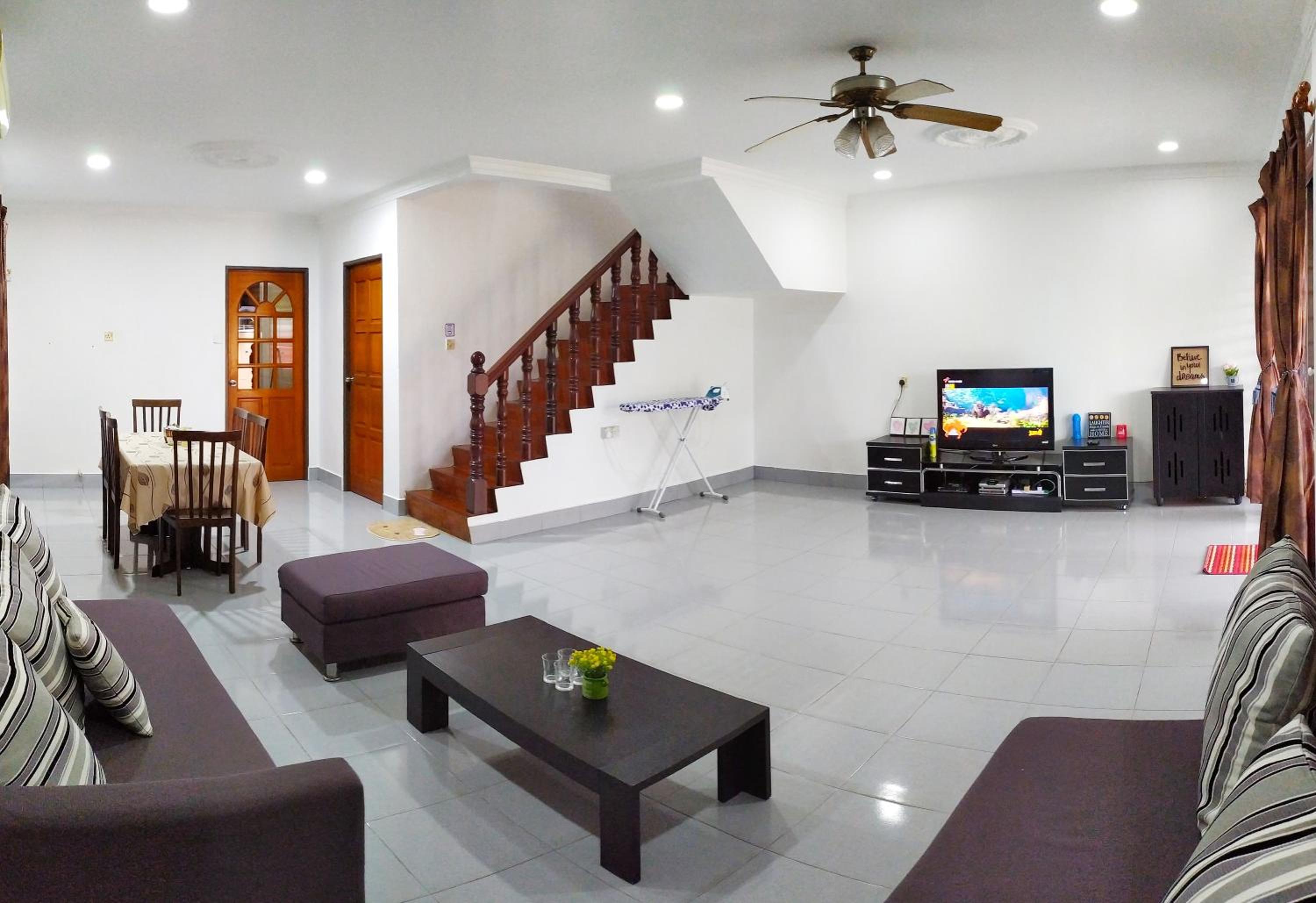 Victoria Homestay Sibu - Next to Shopping Complex & Large Car Park Area with Autogate photo 7