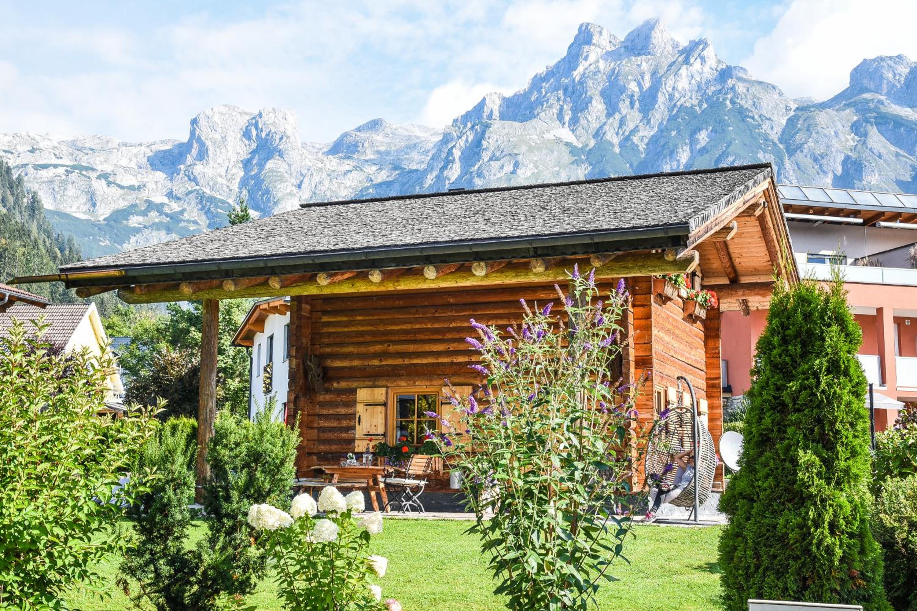 Almchalet Alpenflora view 4