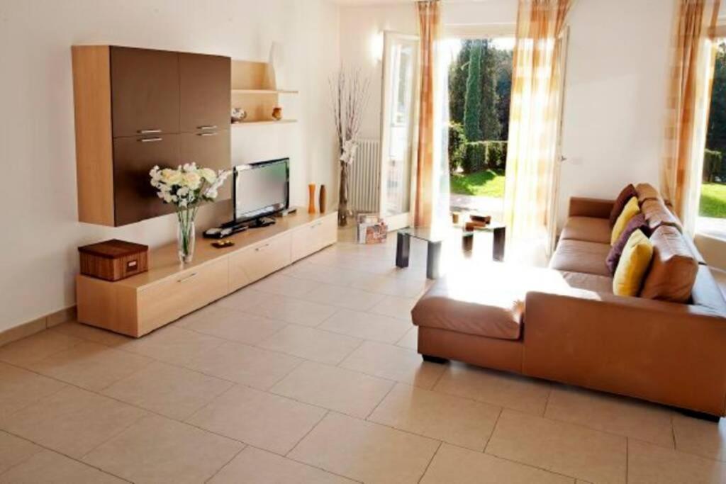 Tremezzo Residence 3-1 of 11 apartments in an exclusive residence by Italian Apartments view 5