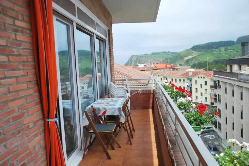 Itzurun, Zumaia, te encantara! view 2