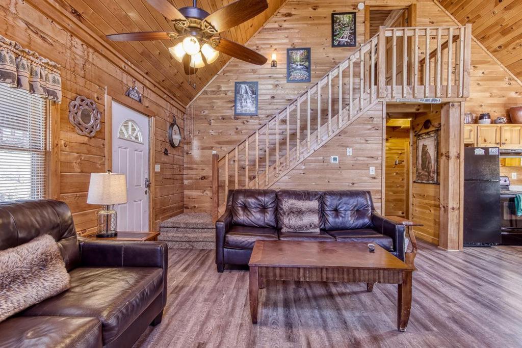 Are We Bear Yet- Hot Tub, Free Tickets, Pool Table, WIFI! view 5