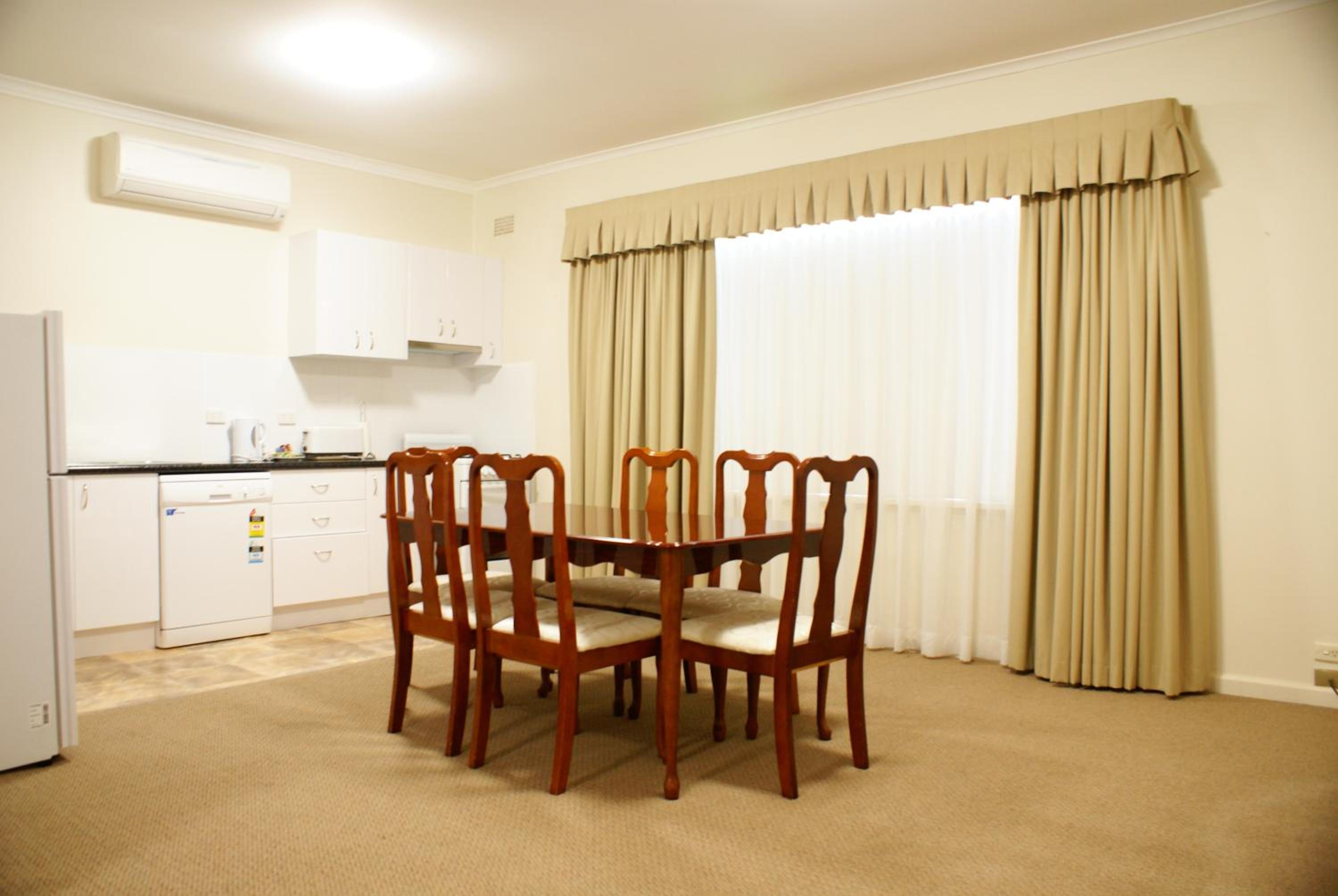 Country Lodge Motor Inn
