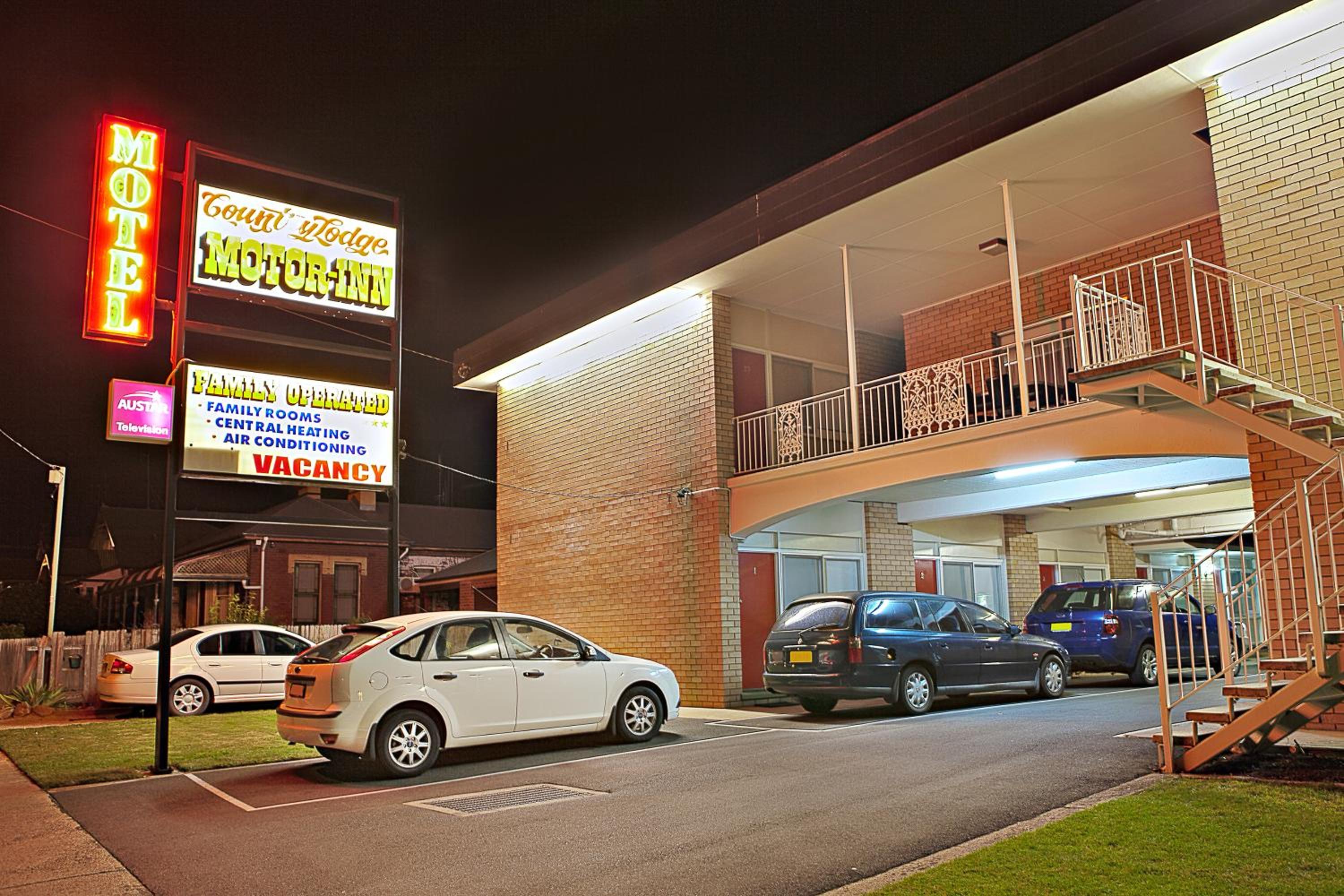 Country Lodge Motor Inn